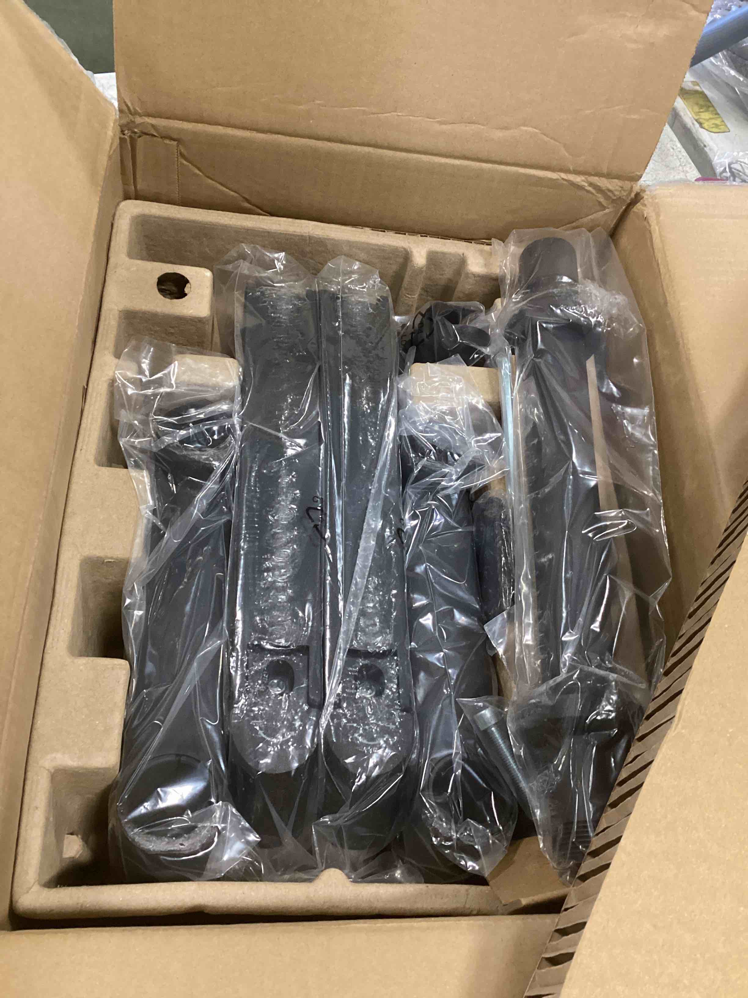 https://s3.amazonaws.com/lotting-images-prod/bidfta/GRA1868571_1736959330929.jpeg