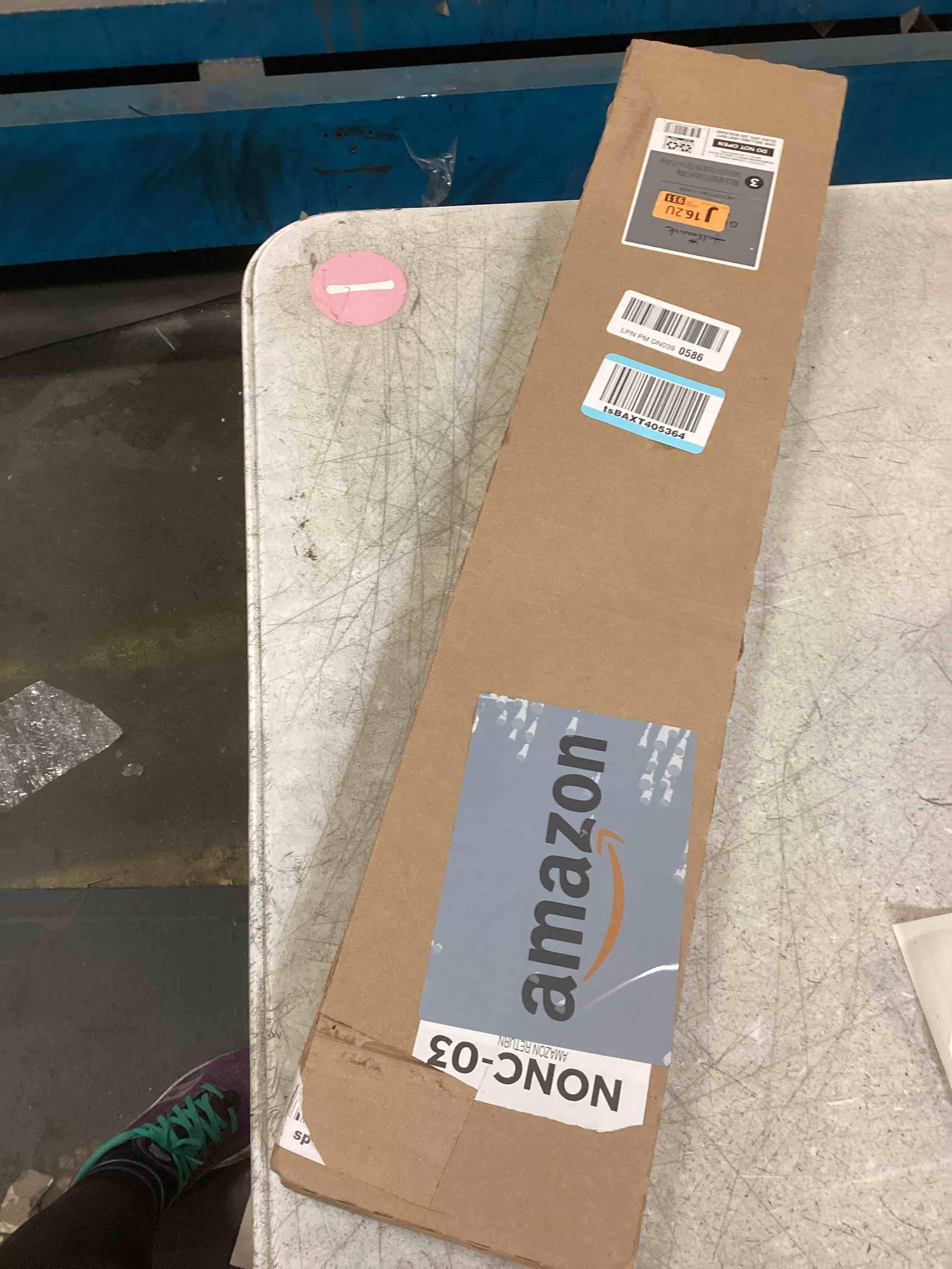 https://s3.amazonaws.com/lotting-images-prod/bidfta/GRA1869326_1737384422423.jpeg