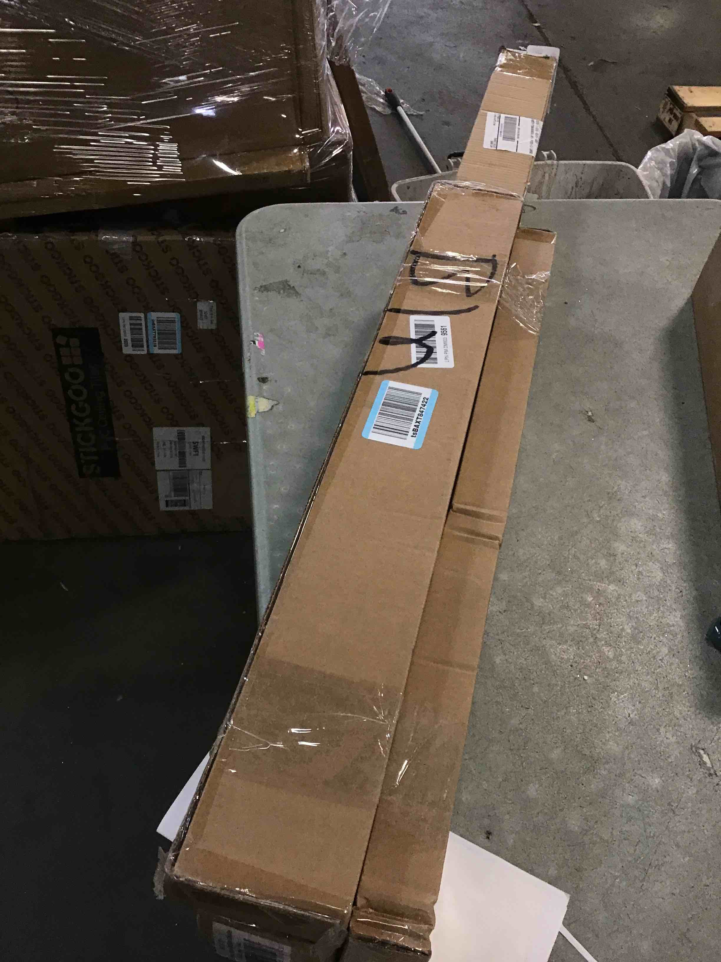 https://s3.amazonaws.com/lotting-images-prod/bidfta/GRA1869628_1737478339692.jpeg