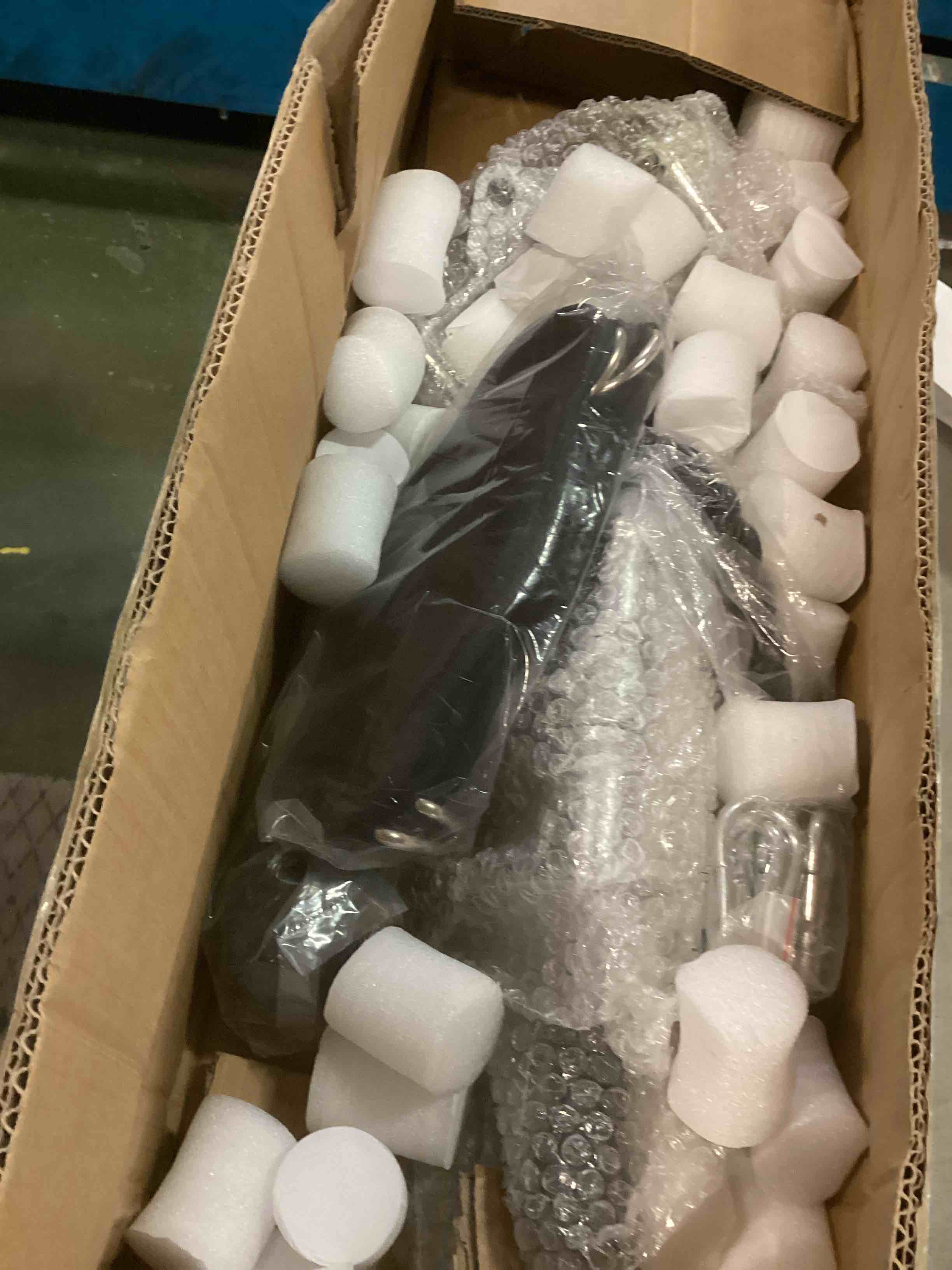https://s3.amazonaws.com/lotting-images-prod/bidfta/GRA1869788_1737567541107.jpeg