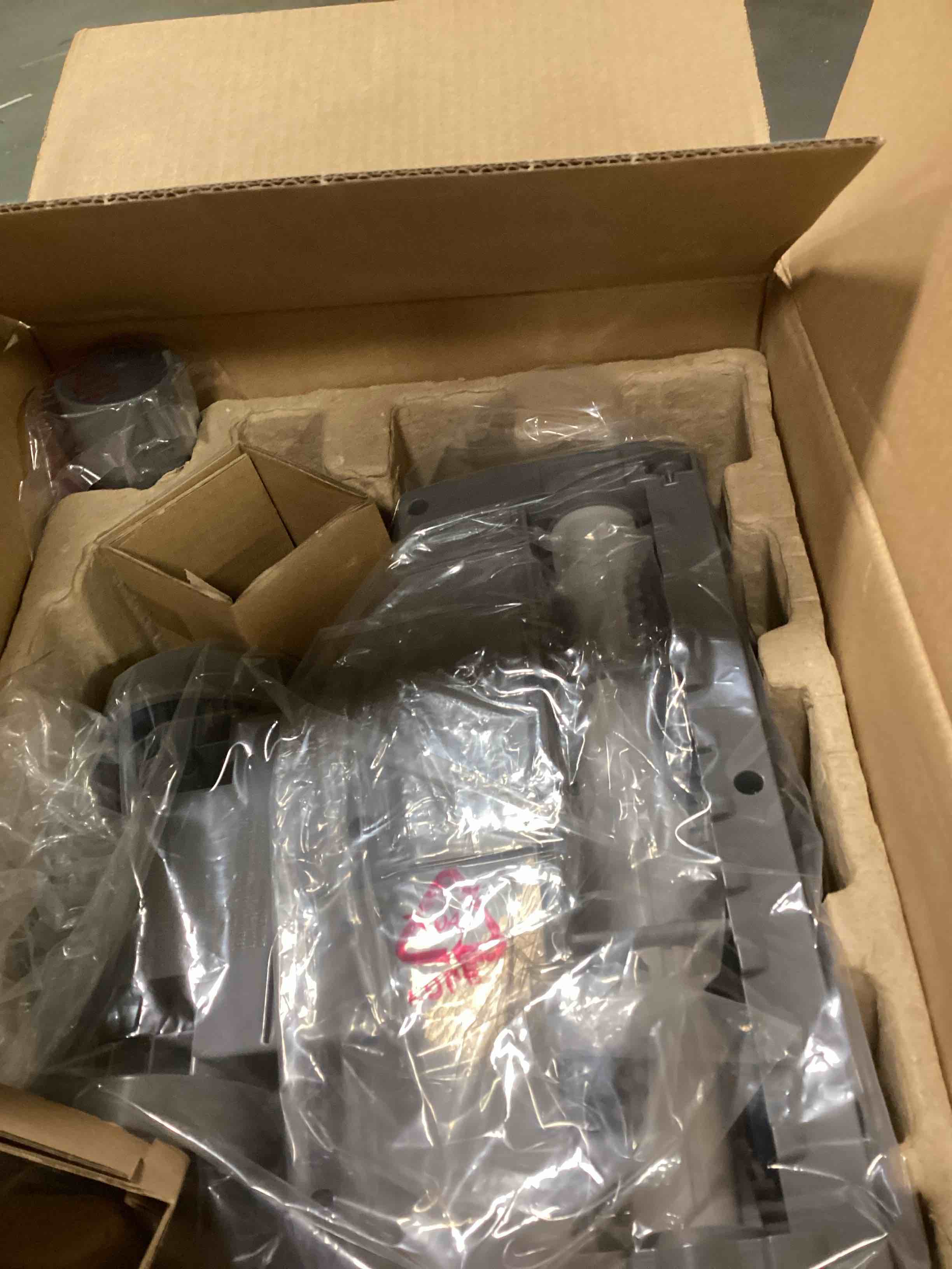 https://s3.amazonaws.com/lotting-images-prod/bidfta/GRA1870082_1734633428412.jpeg