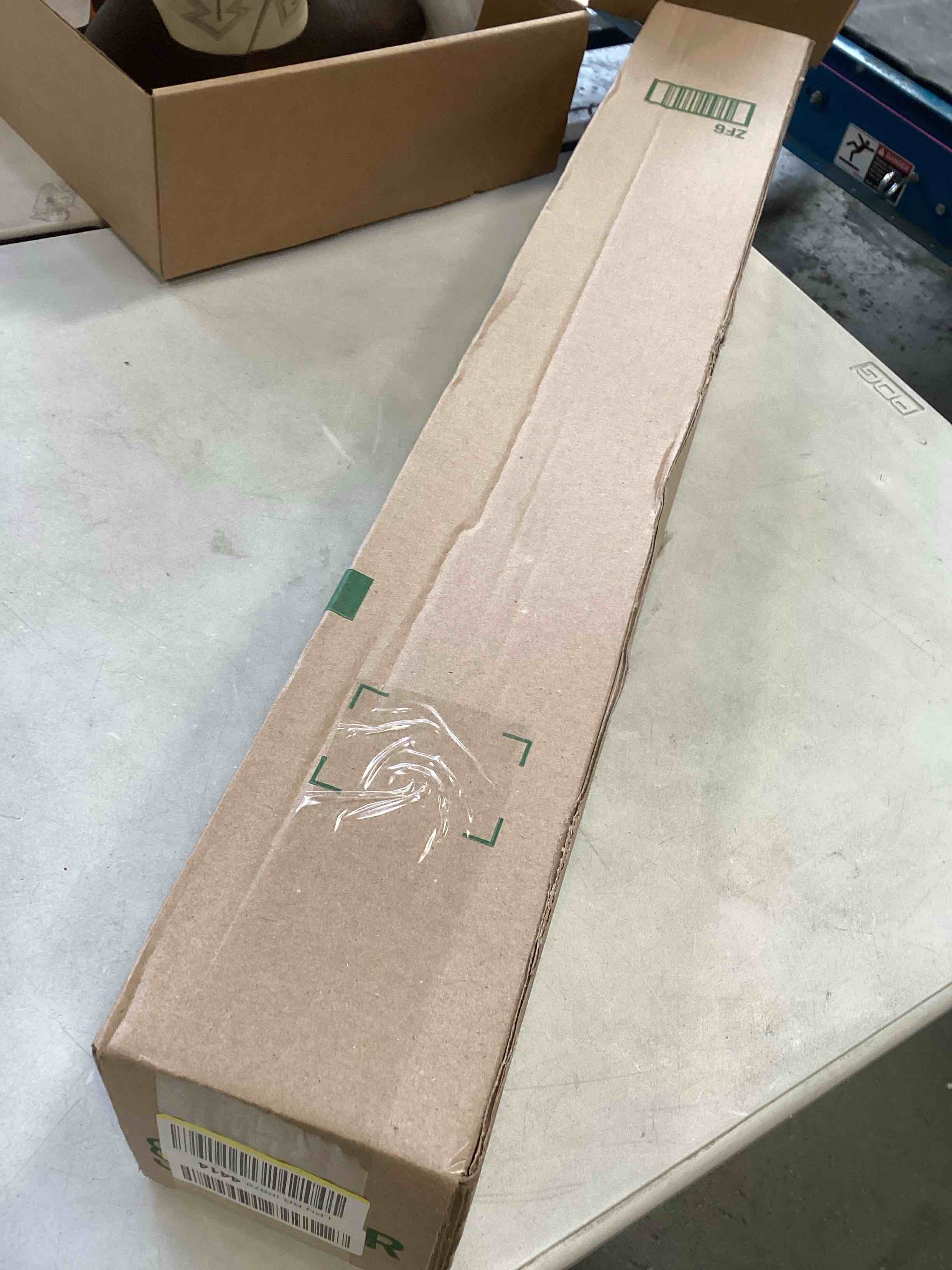 https://s3.amazonaws.com/lotting-images-prod/bidfta/GRA1871684_1737492899172.jpeg