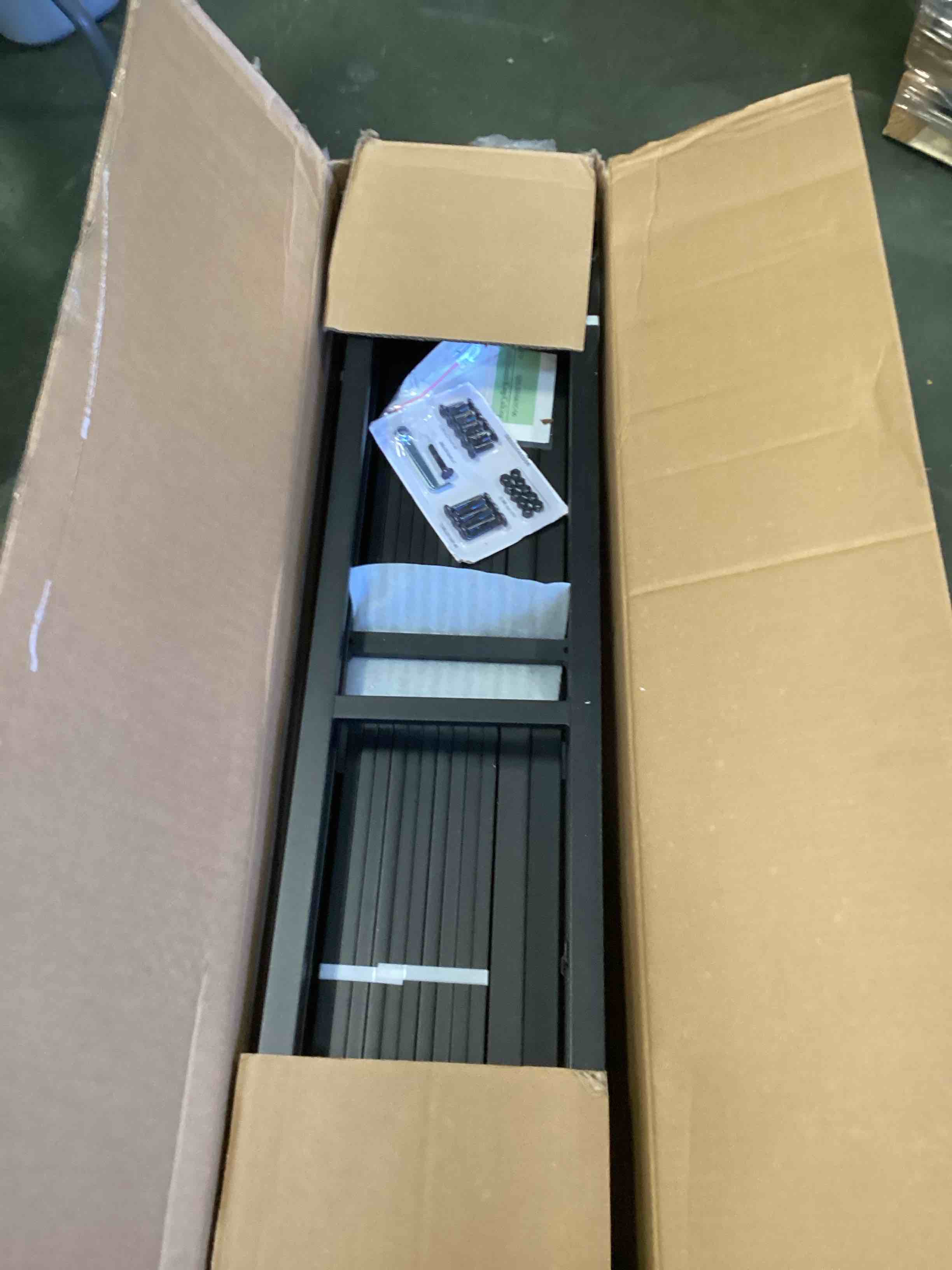 https://s3.amazonaws.com/lotting-images-prod/bidfta/GRA1871877_1737580239542.jpeg