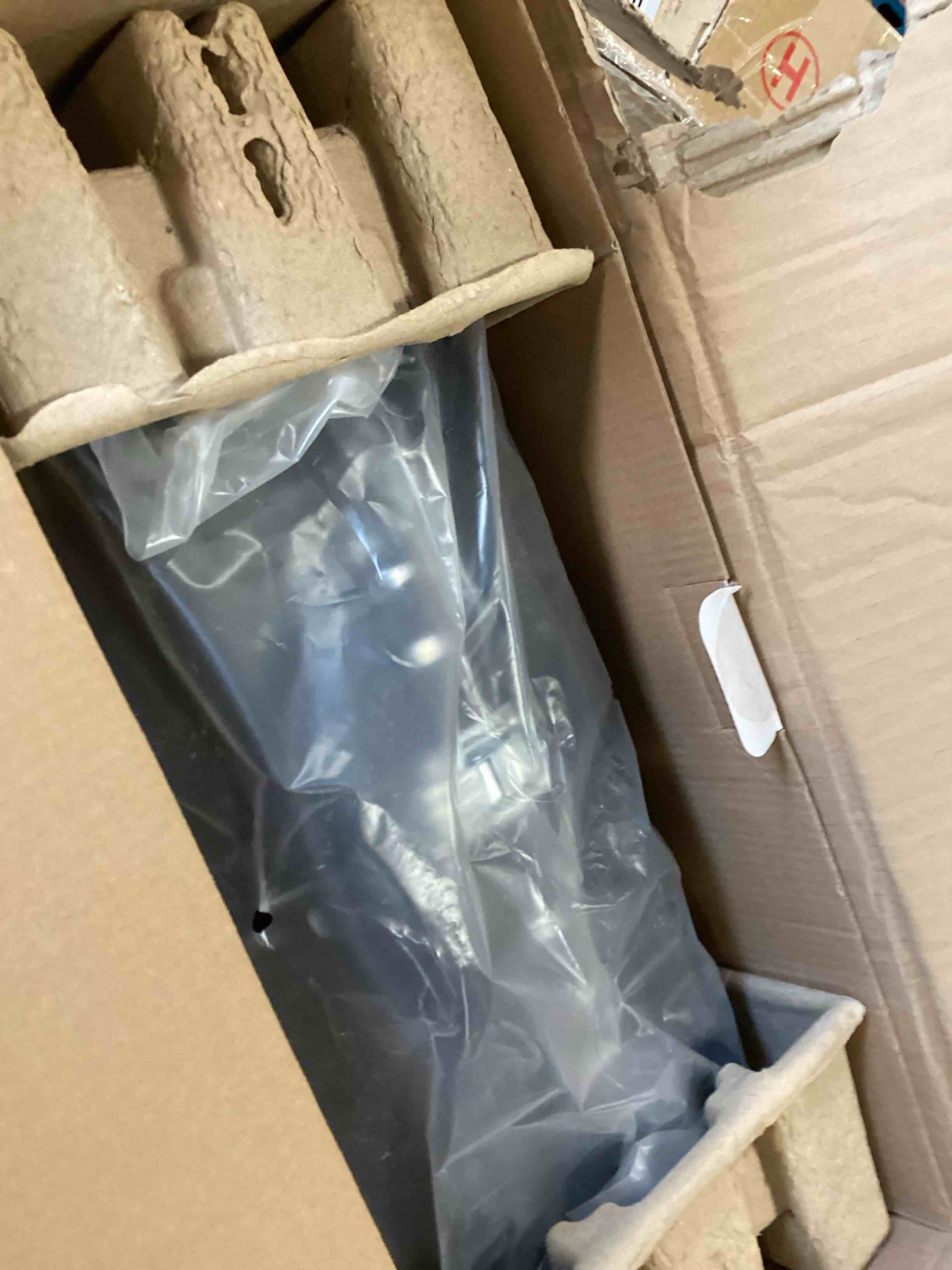 https://s3.amazonaws.com/lotting-images-prod/bidfta/GRA1872113_1738073050276.jpeg
