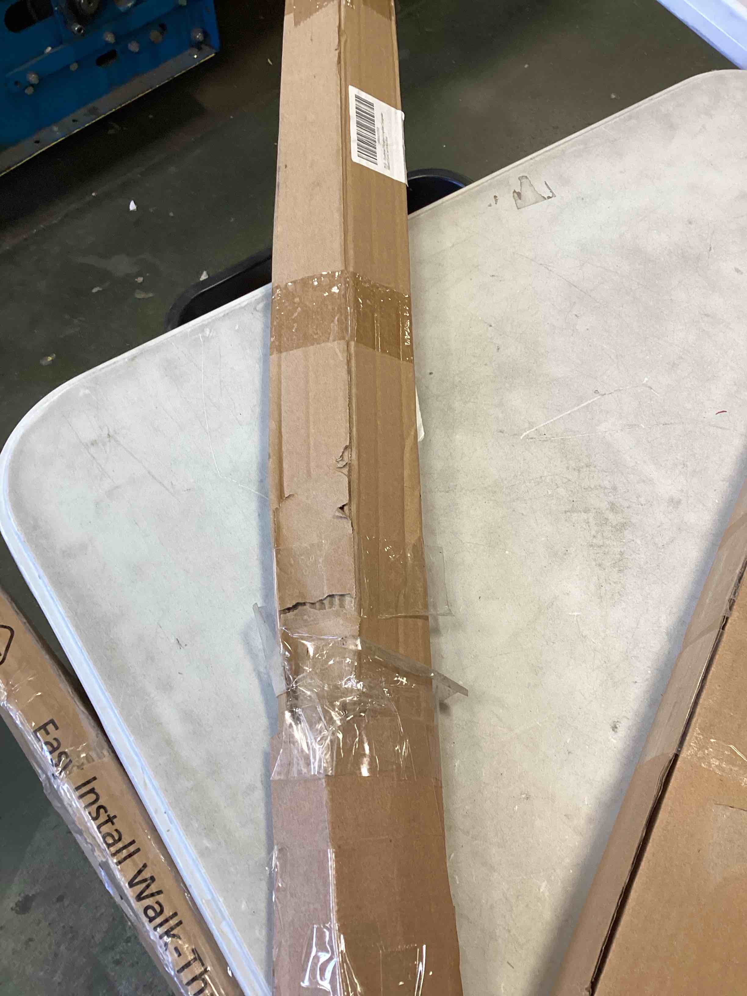 https://s3.amazonaws.com/lotting-images-prod/bidfta/GRA1872229_1738096273569.jpeg