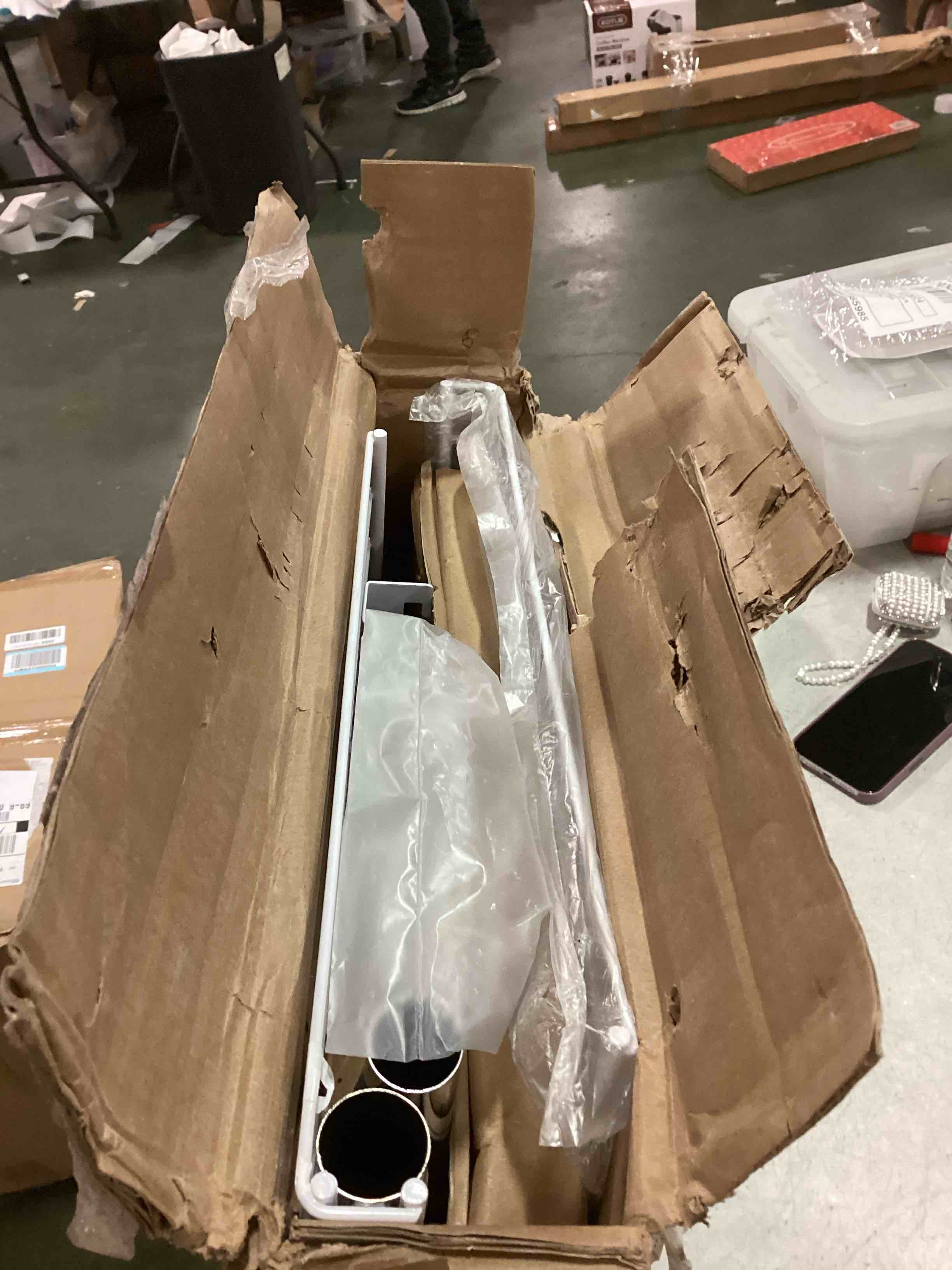 https://s3.amazonaws.com/lotting-images-prod/bidfta/GRA1873997_1736539156770.jpeg
