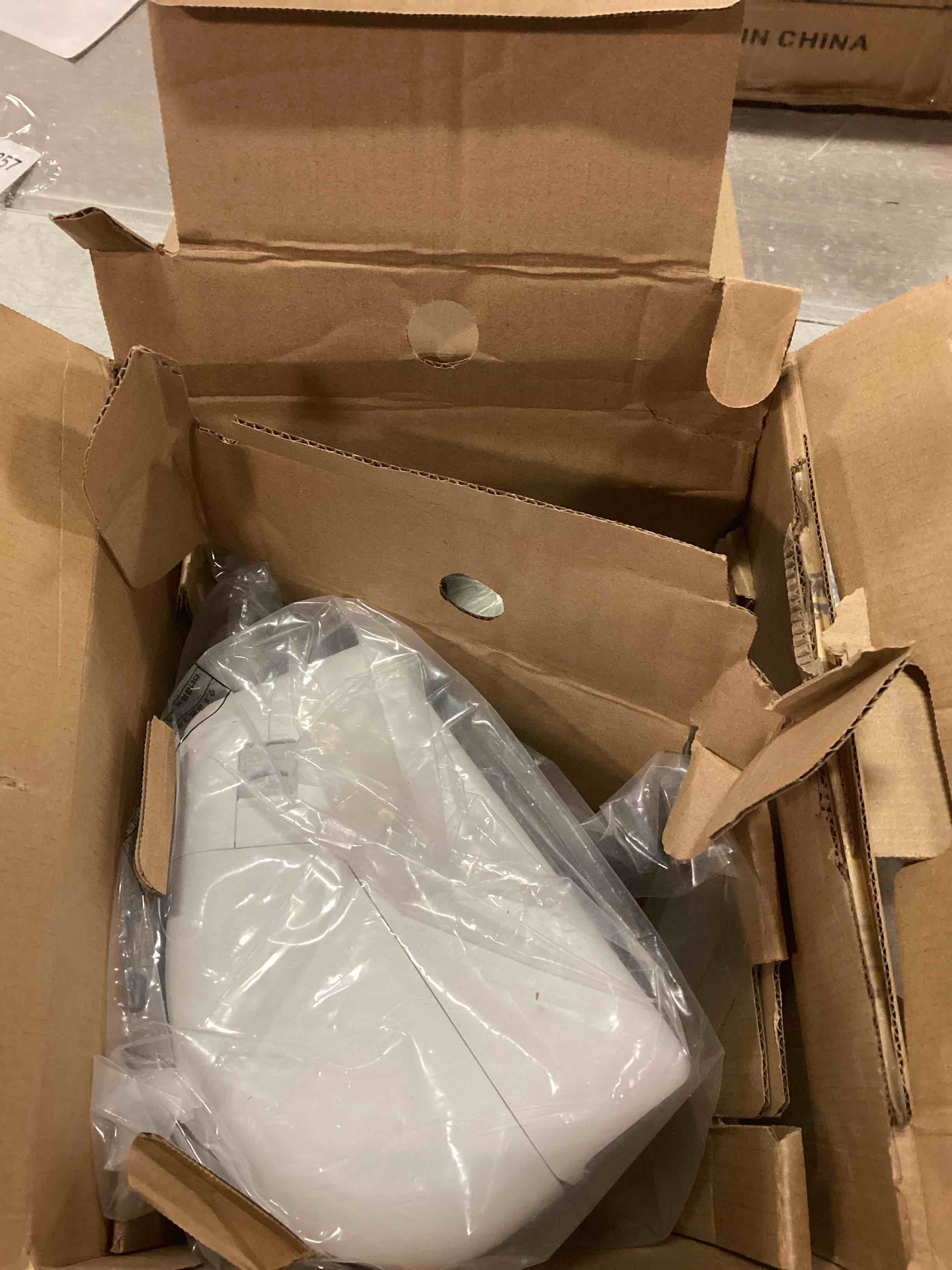 https://s3.amazonaws.com/lotting-images-prod/bidfta/GRA1874467_1736945985887.jpeg