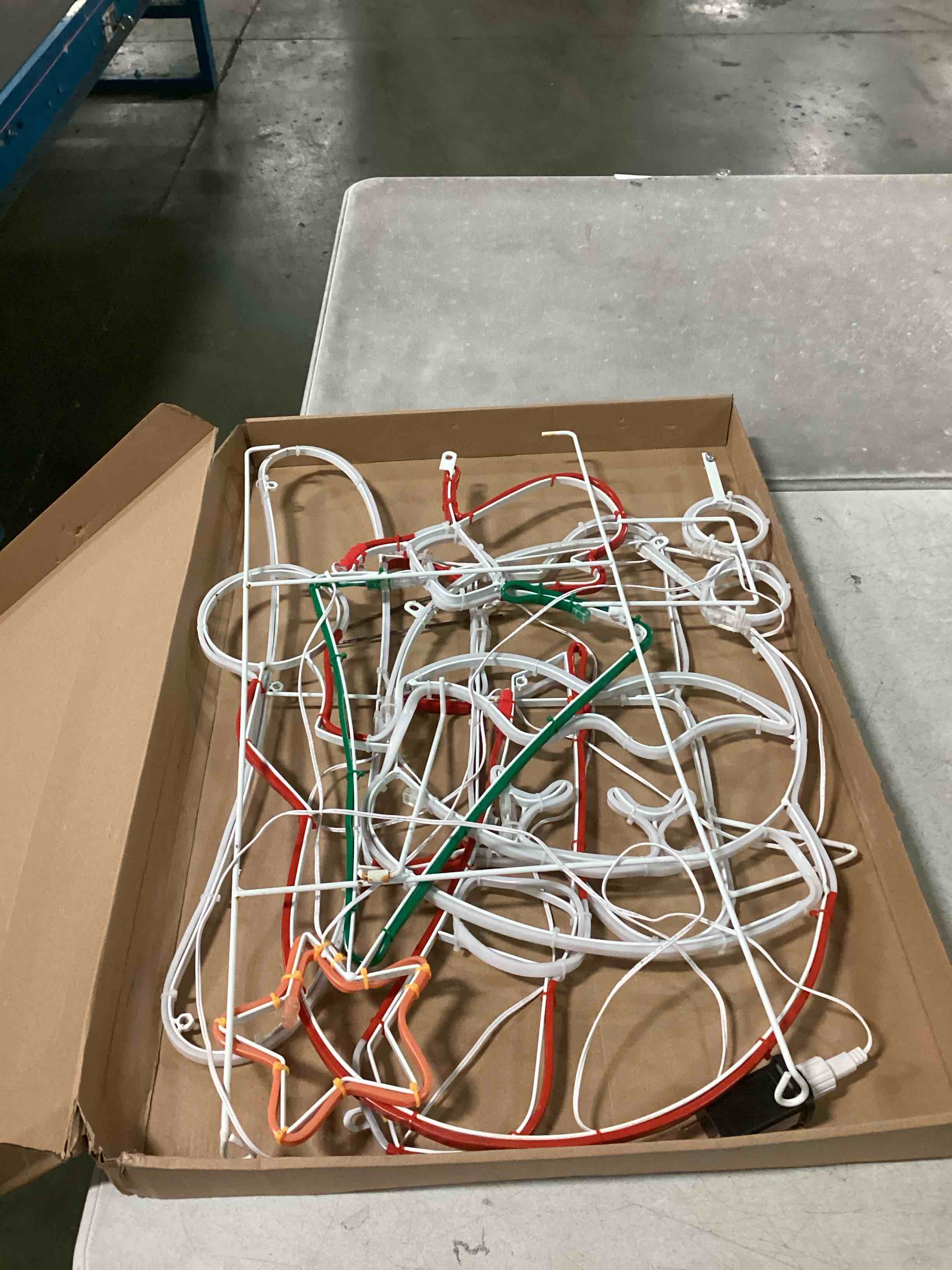 https://s3.amazonaws.com/lotting-images-prod/bidfta/GRA1874683_1737029679982.jpeg