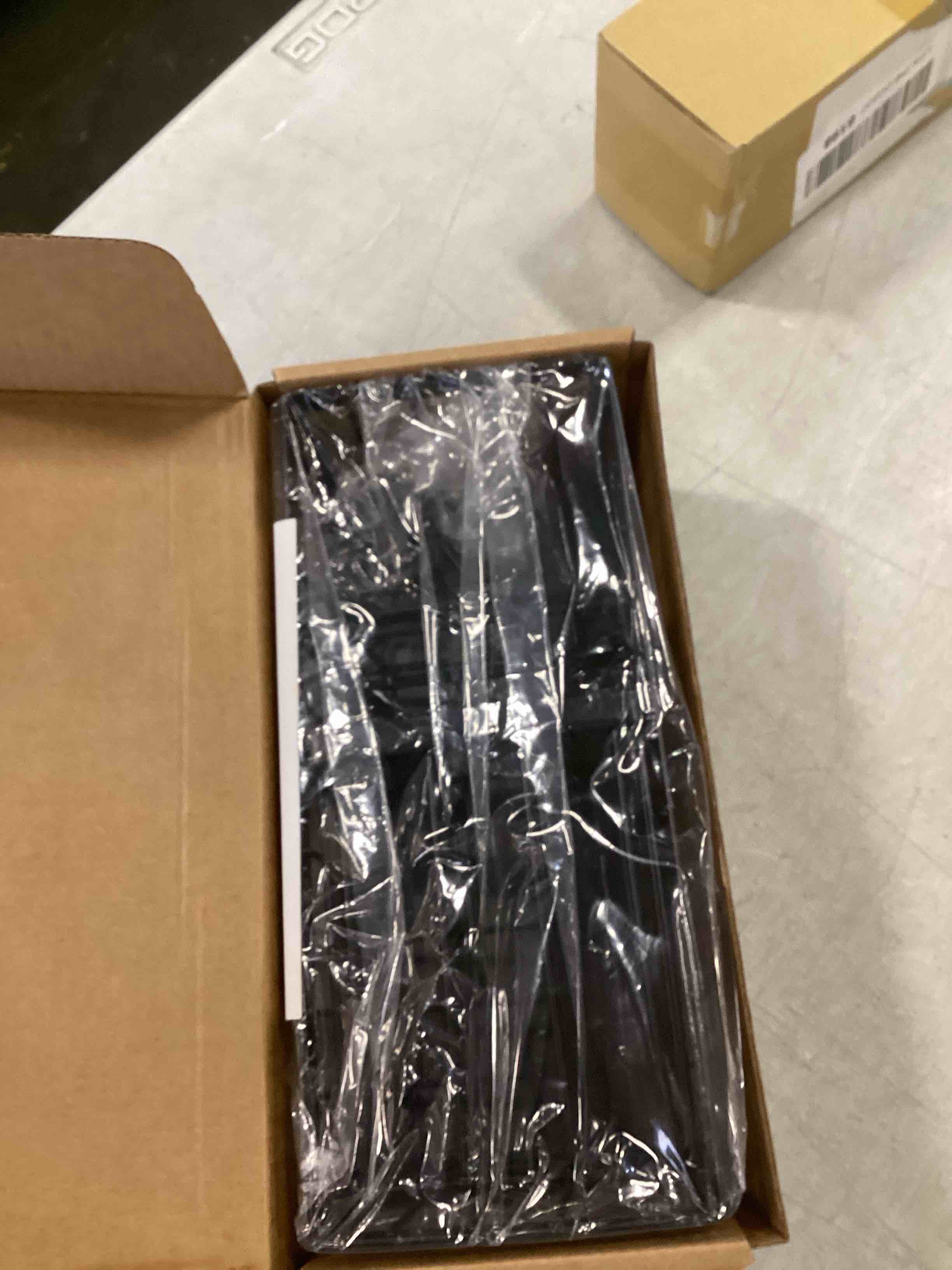 https://s3.amazonaws.com/lotting-images-prod/bidfta/GRA1875555_1737403170420.jpeg