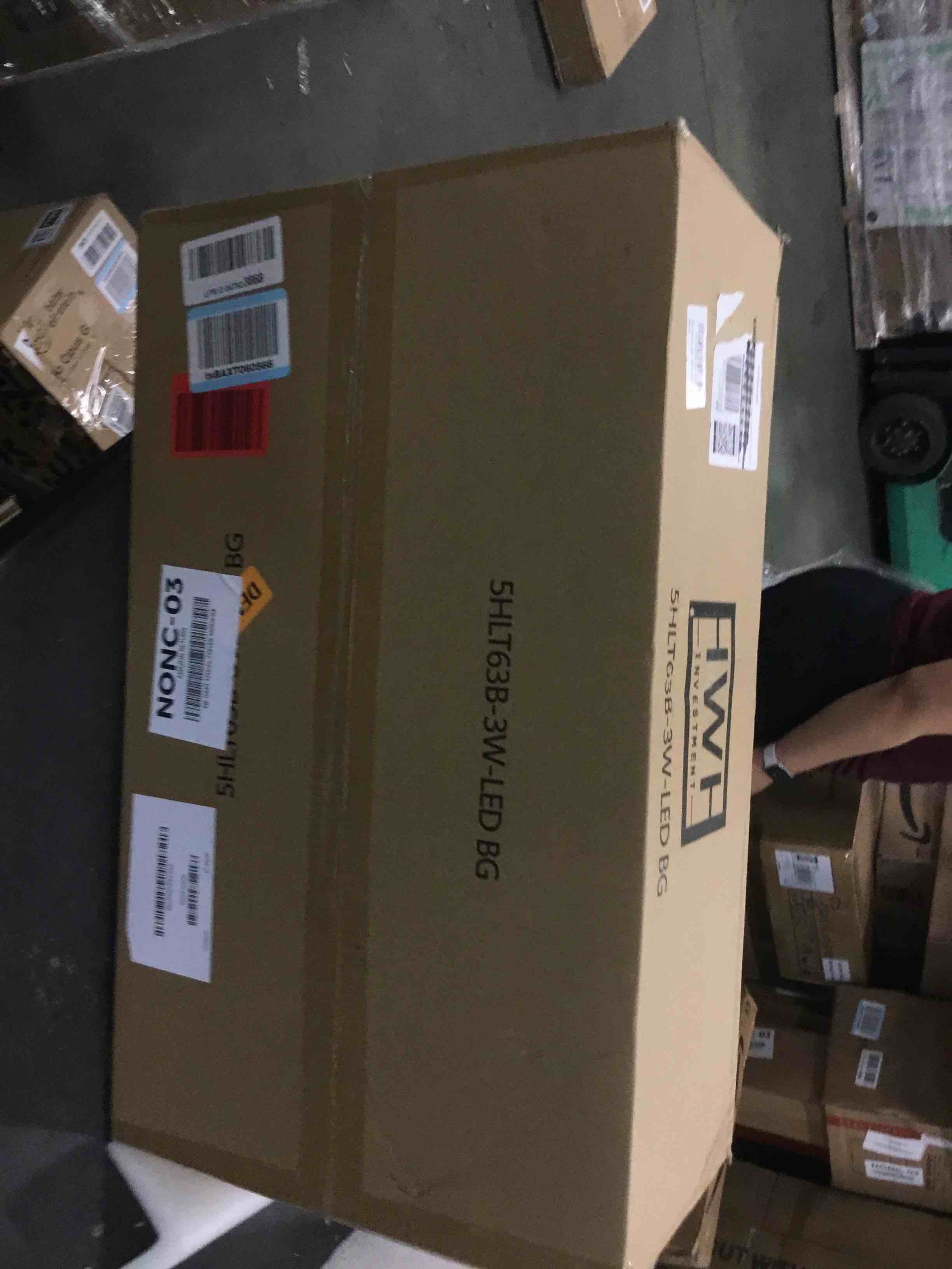 https://s3.amazonaws.com/lotting-images-prod/bidfta/GRA1877989_1735678672249.jpeg