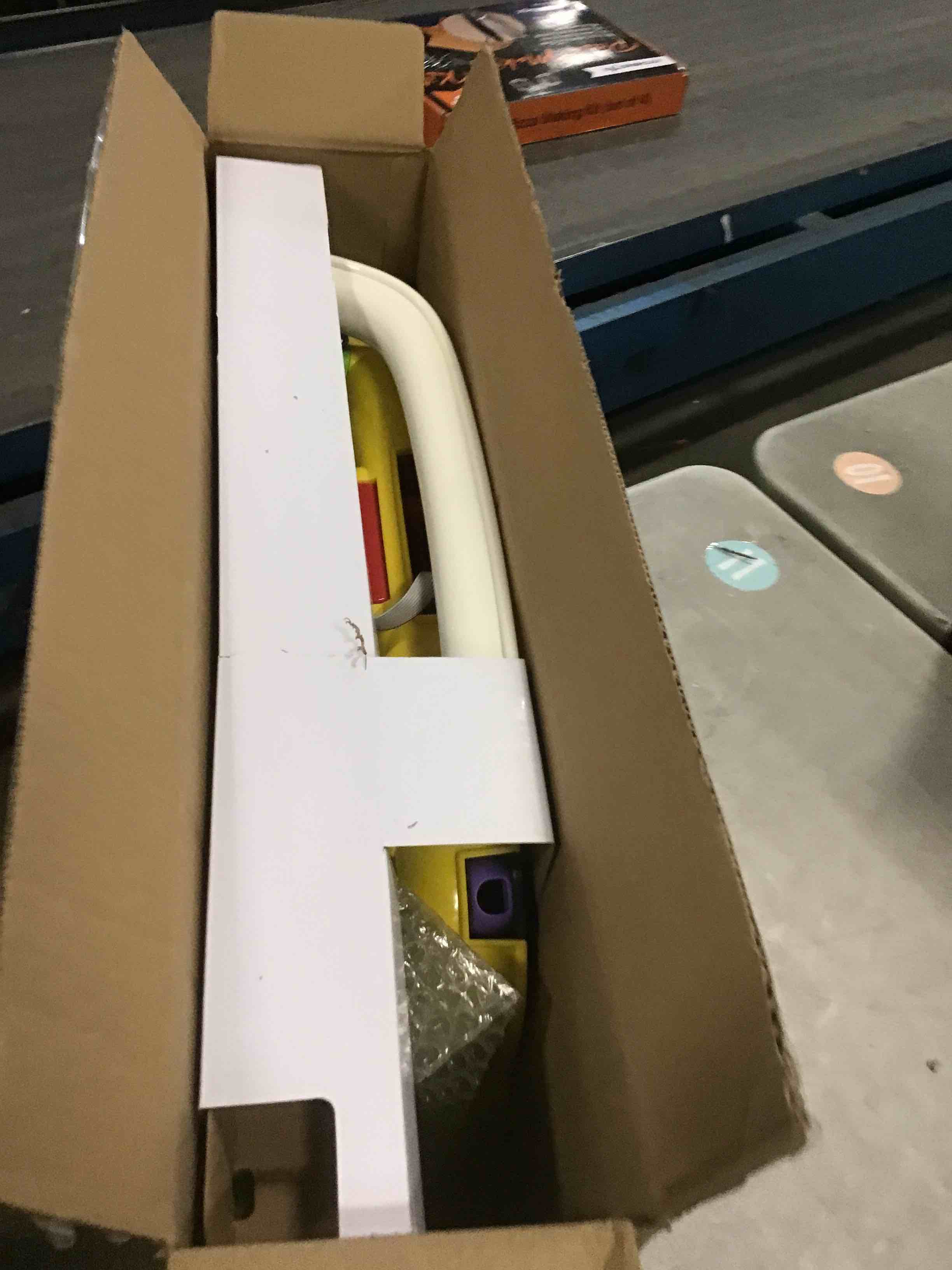 https://s3.amazonaws.com/lotting-images-prod/bidfta/GRA1878728_1736773473581.jpeg