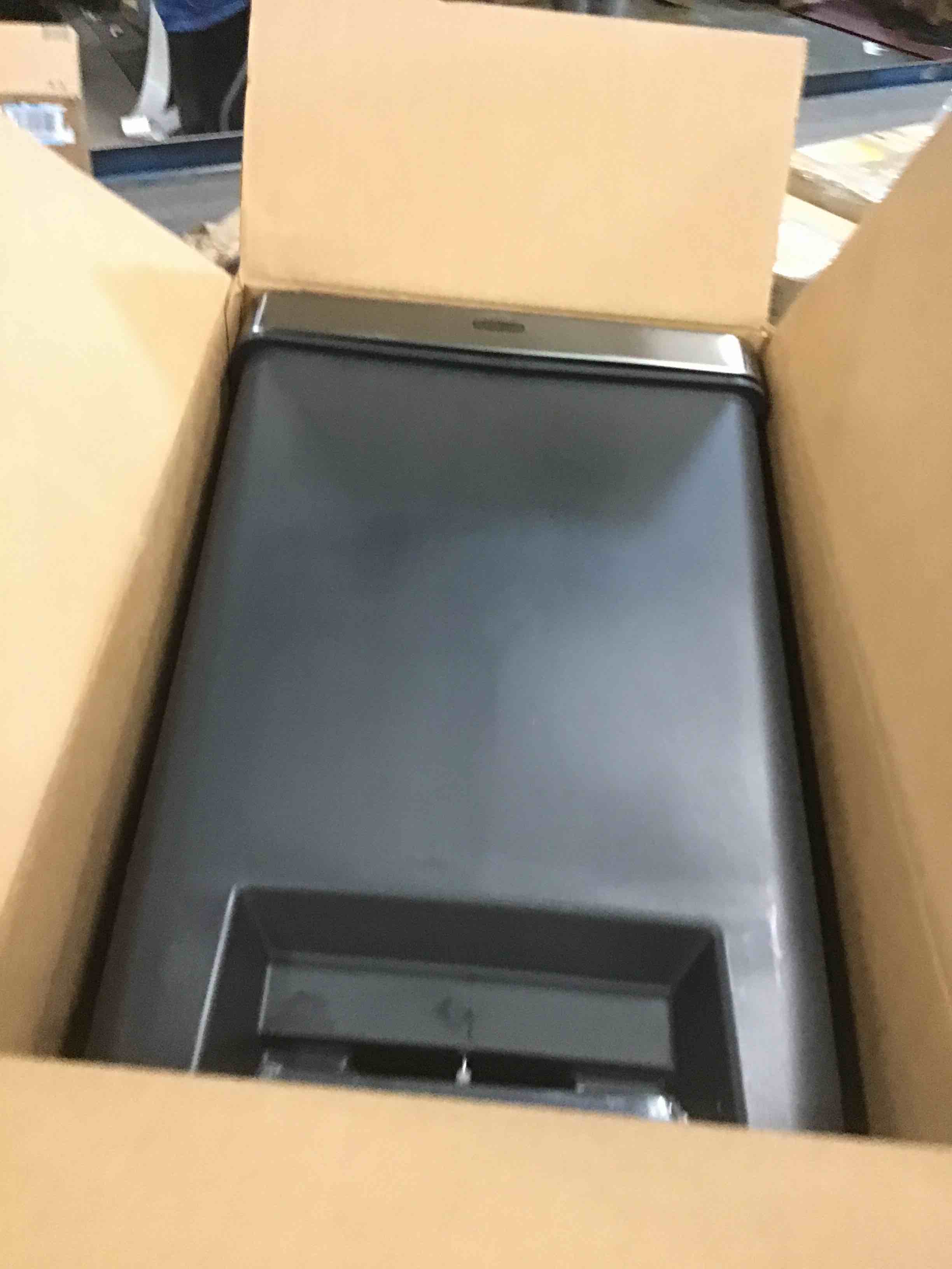https://s3.amazonaws.com/lotting-images-prod/bidfta/GRA1878775_1736777612423.jpeg