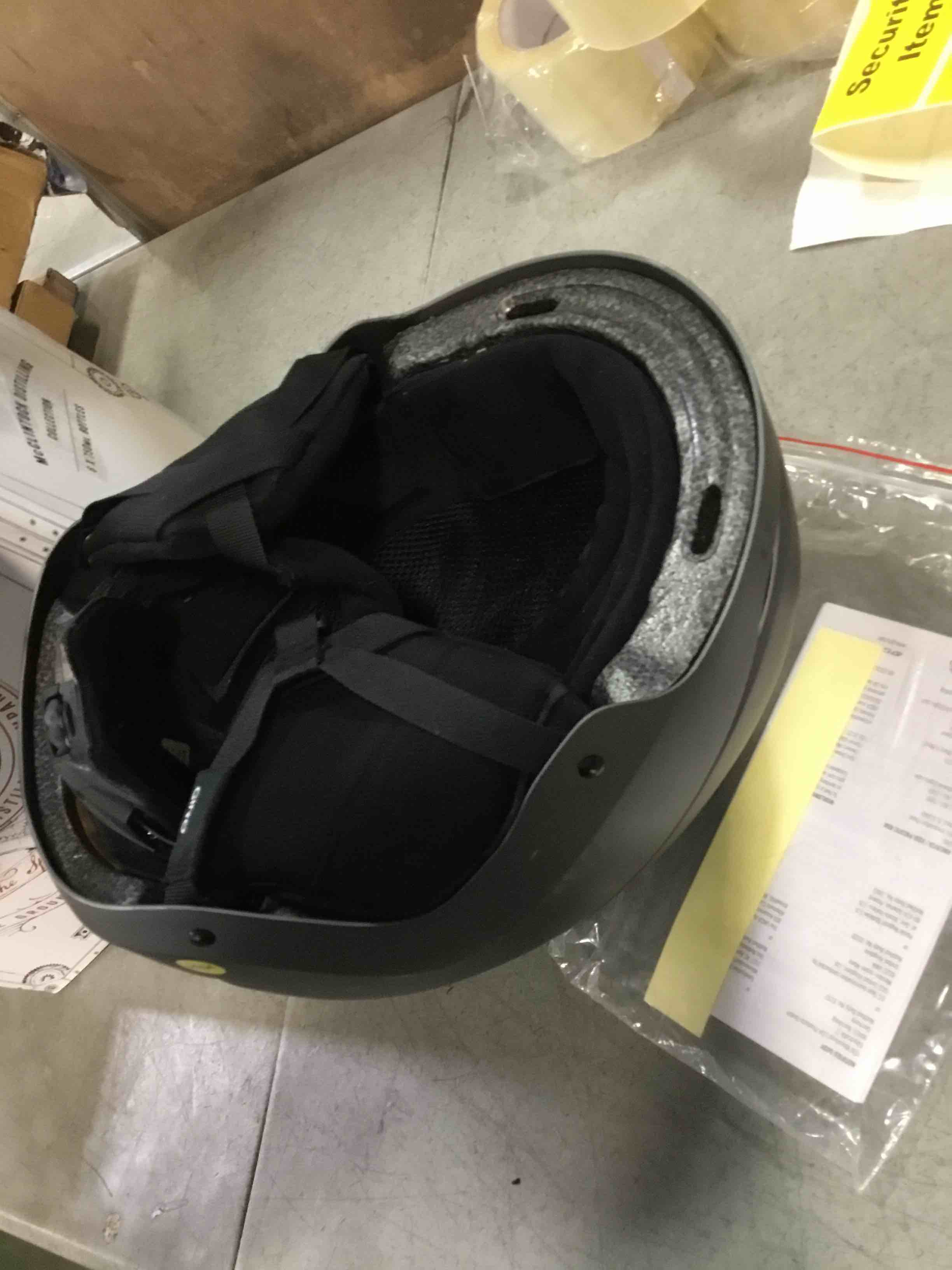 https://s3.amazonaws.com/lotting-images-prod/bidfta/GRA1879229_1741794927351.jpeg