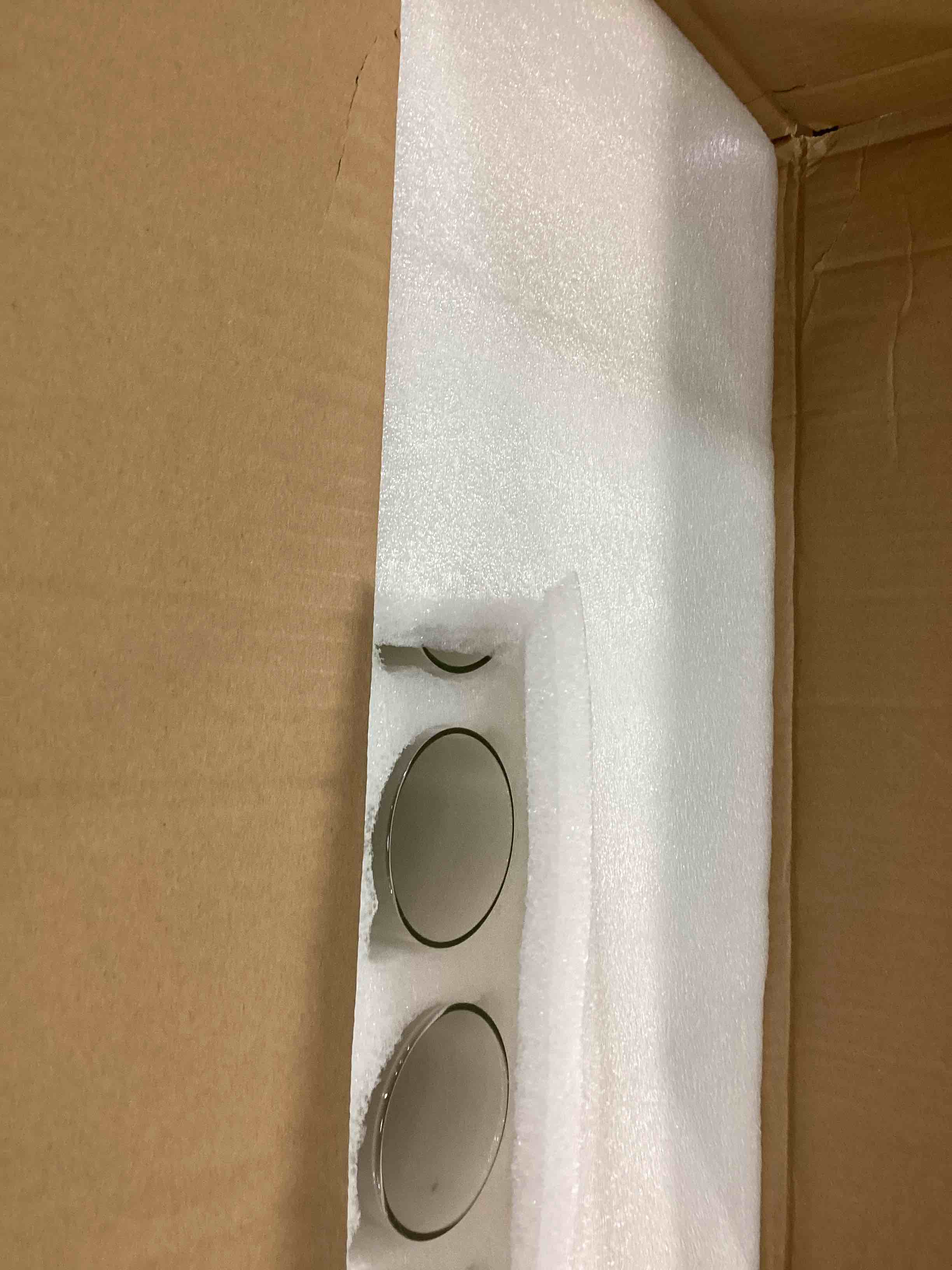 https://s3.amazonaws.com/lotting-images-prod/bidfta/GRA1879295_1741895472804.jpeg