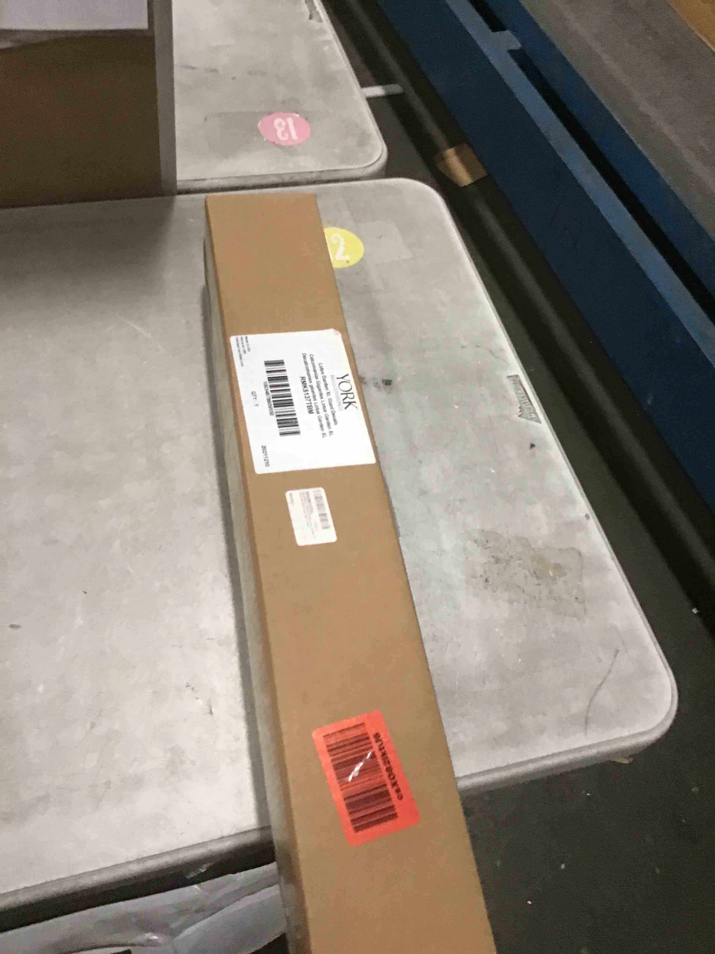 https://s3.amazonaws.com/lotting-images-prod/bidfta/GRA1880411_1742914915850.jpeg