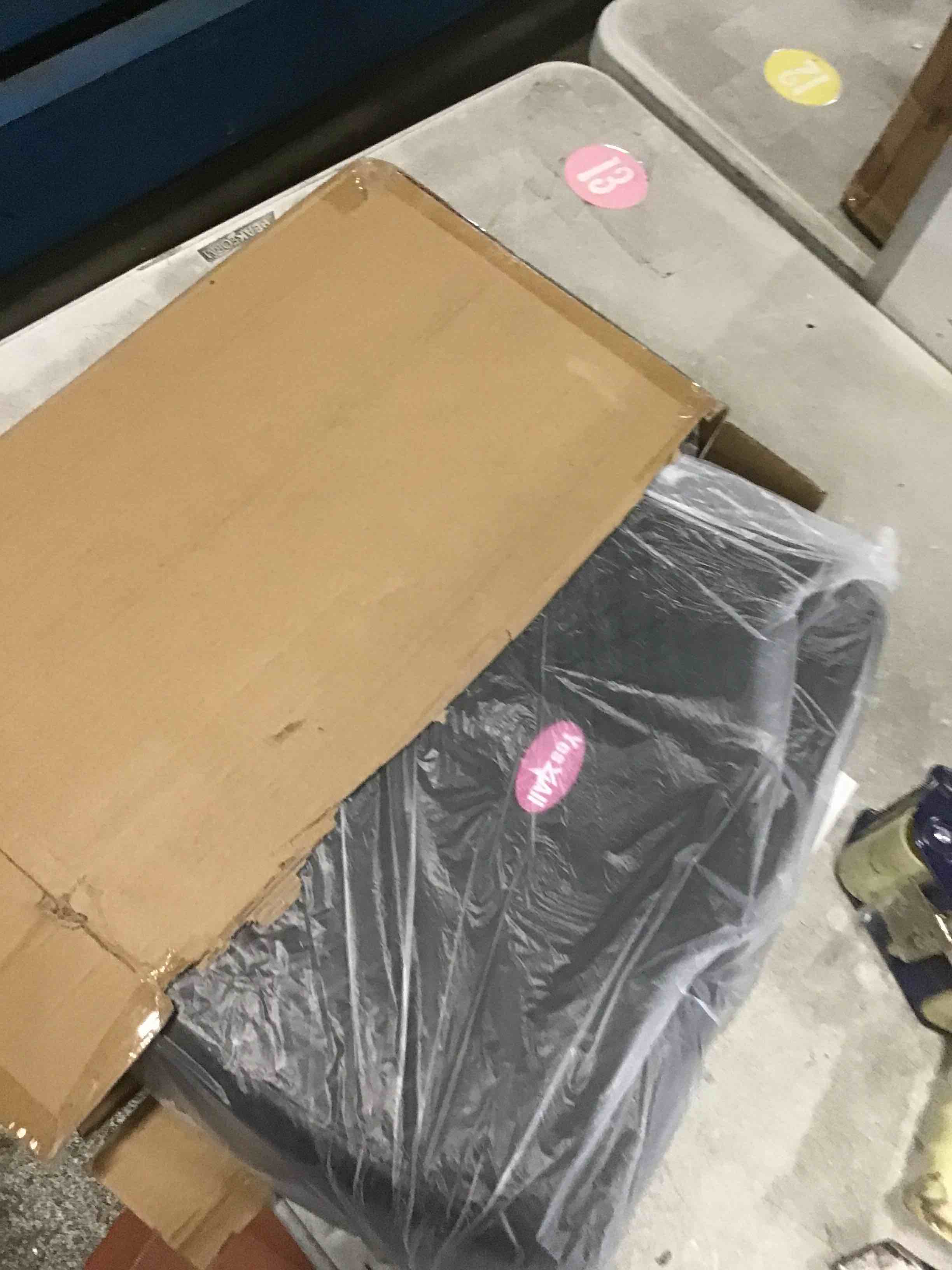 https://s3.amazonaws.com/lotting-images-prod/bidfta/GRA1880600_1742995901746.jpeg