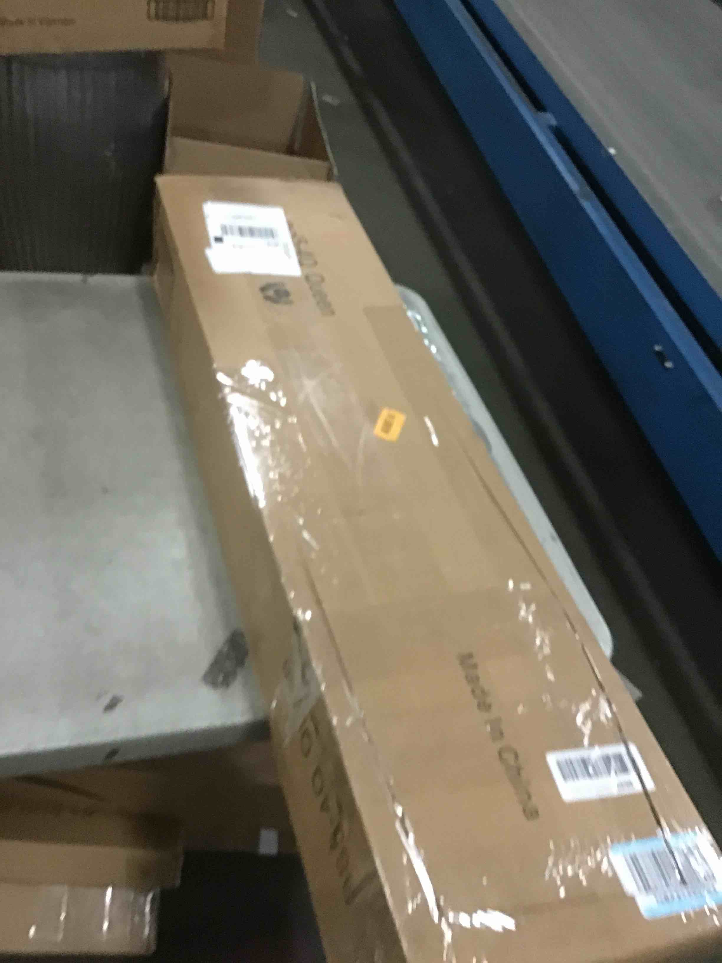 https://s3.amazonaws.com/lotting-images-prod/bidfta/GRA1881624_1743598527604.jpeg
