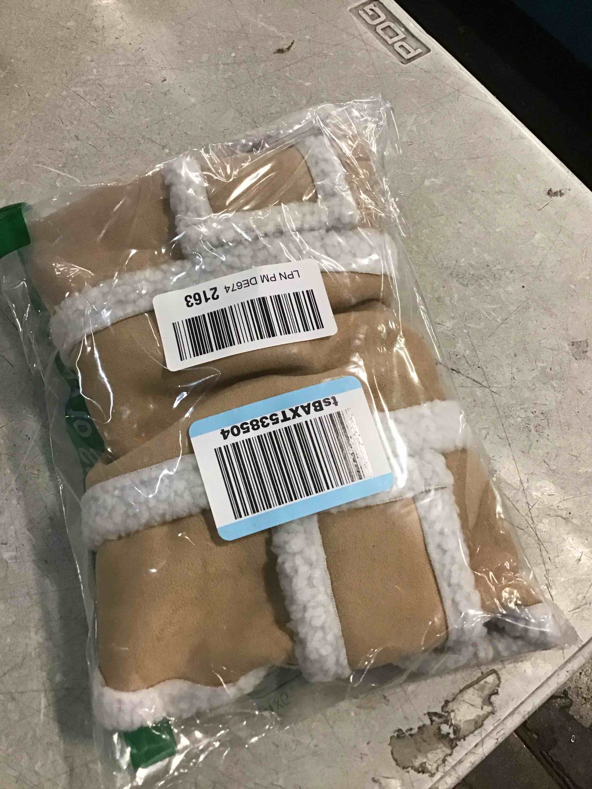 https://s3.amazonaws.com/lotting-images-prod/bidfta/GRA1883229_1736457585940.jpeg