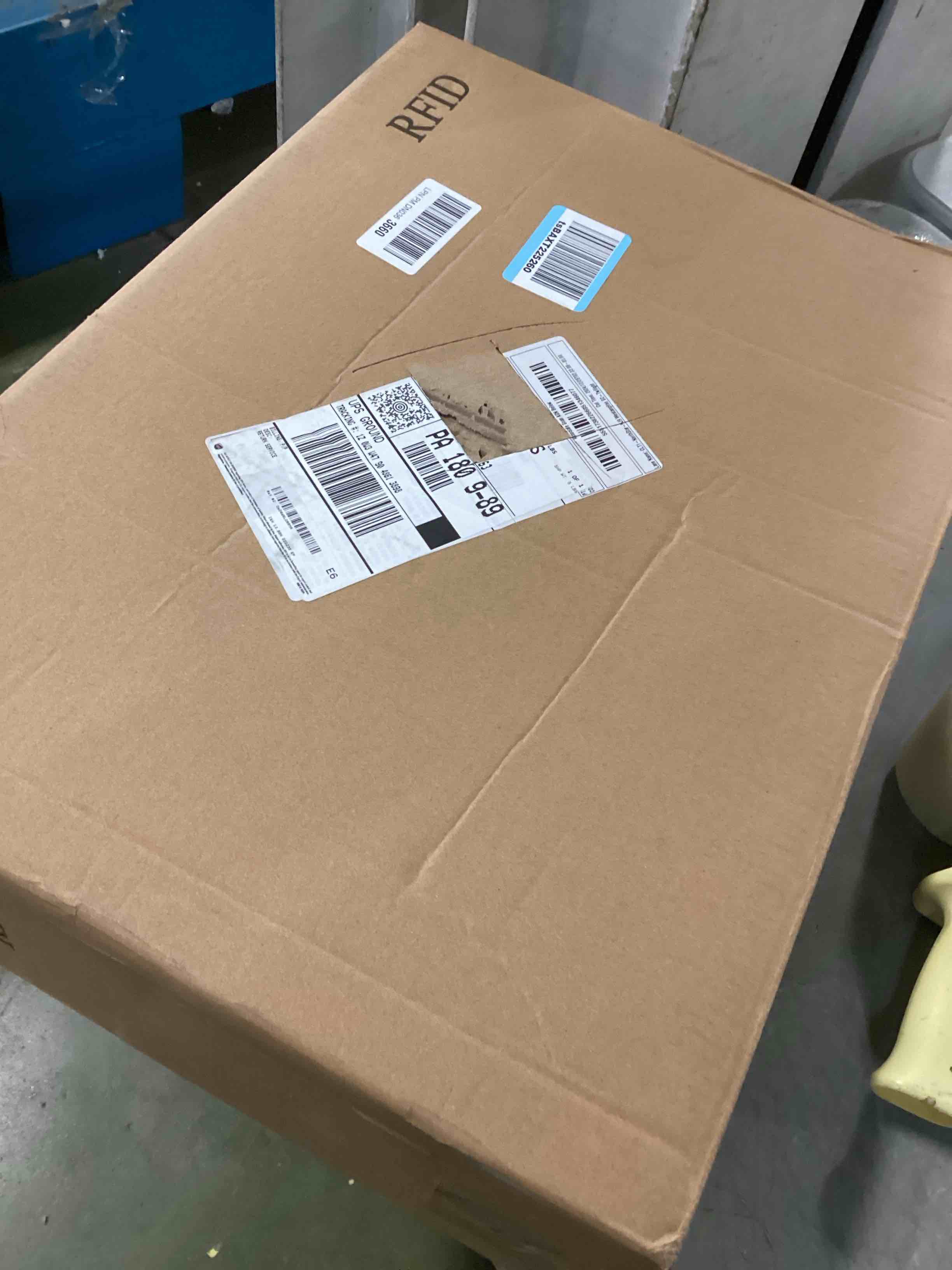https://s3.amazonaws.com/lotting-images-prod/bidfta/GRA1883502_1736606374127.jpeg