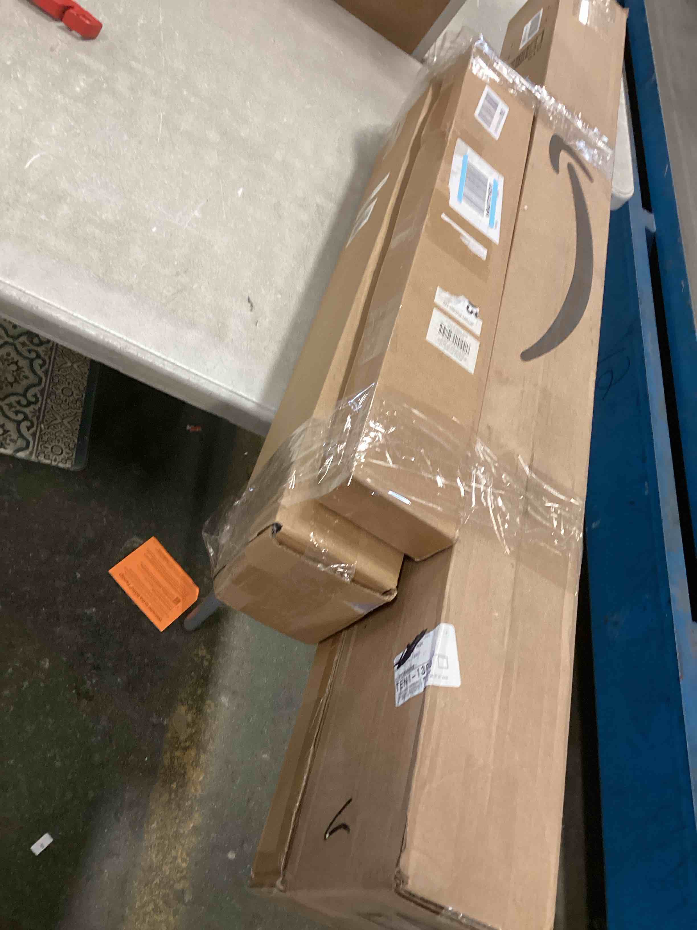 https://s3.amazonaws.com/lotting-images-prod/bidfta/GRA1887620_1737494426606.jpeg