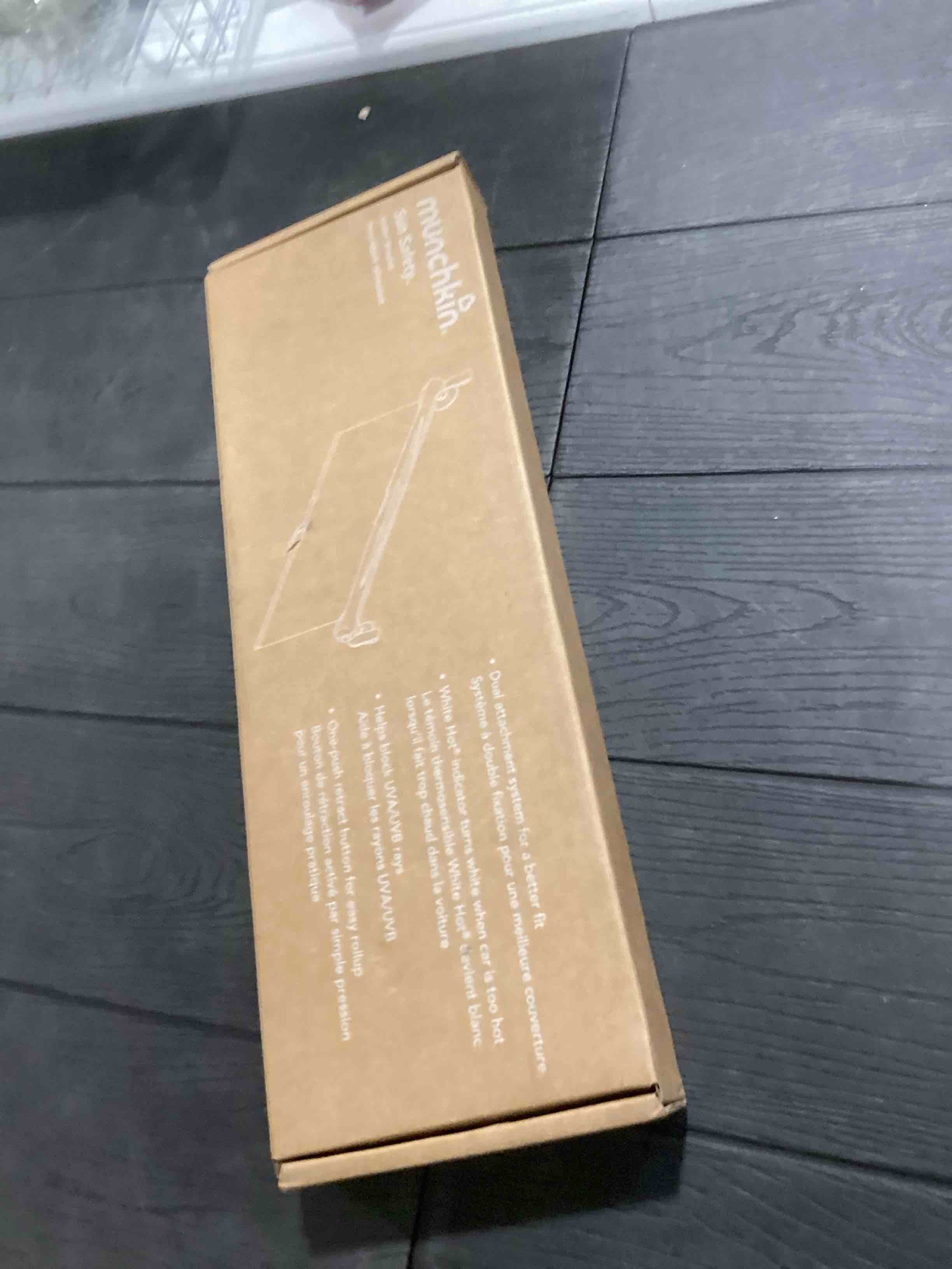 Condition photo showing Good Condition for Munchkin Brica Sun Safety Car Window Shade with Heat Alert, Helps Block UVA/UVB Rays, 2 Pack, Black Car Window Roller Shade
