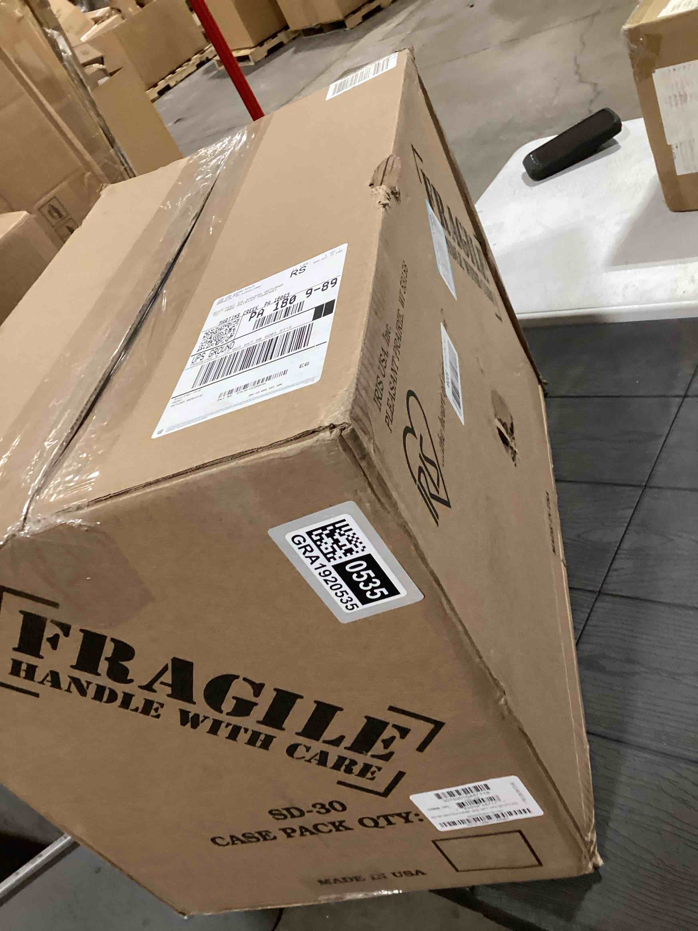 Condition photo showing Good Condition for IRIS USA 17 Qt. Medium Plastic Stacking Drawer, Stackable Storage Organizer Unit with Sliding Drawer for Bedroom Kitchen Under Sink Pantry Craft Room Dorm Office, White, 4-Pack 4 Pack 17 Qt.