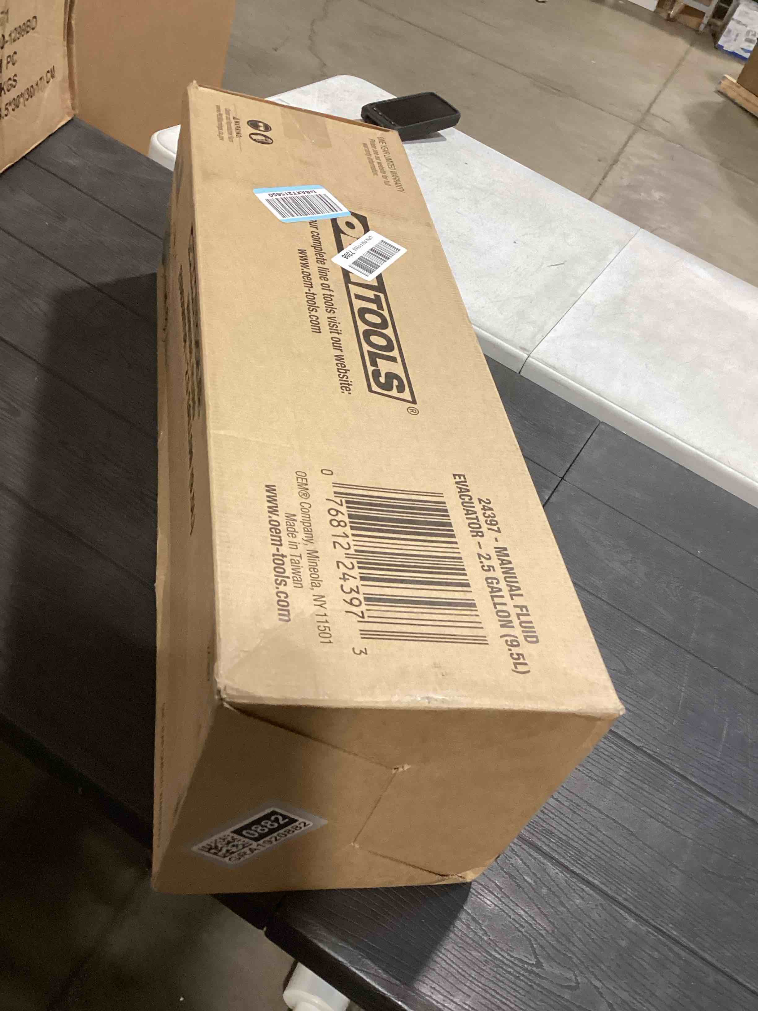 Condition photo showing Good Condition for OEMTOOLS 24397 Manual Fluid Extractor (9.5L)