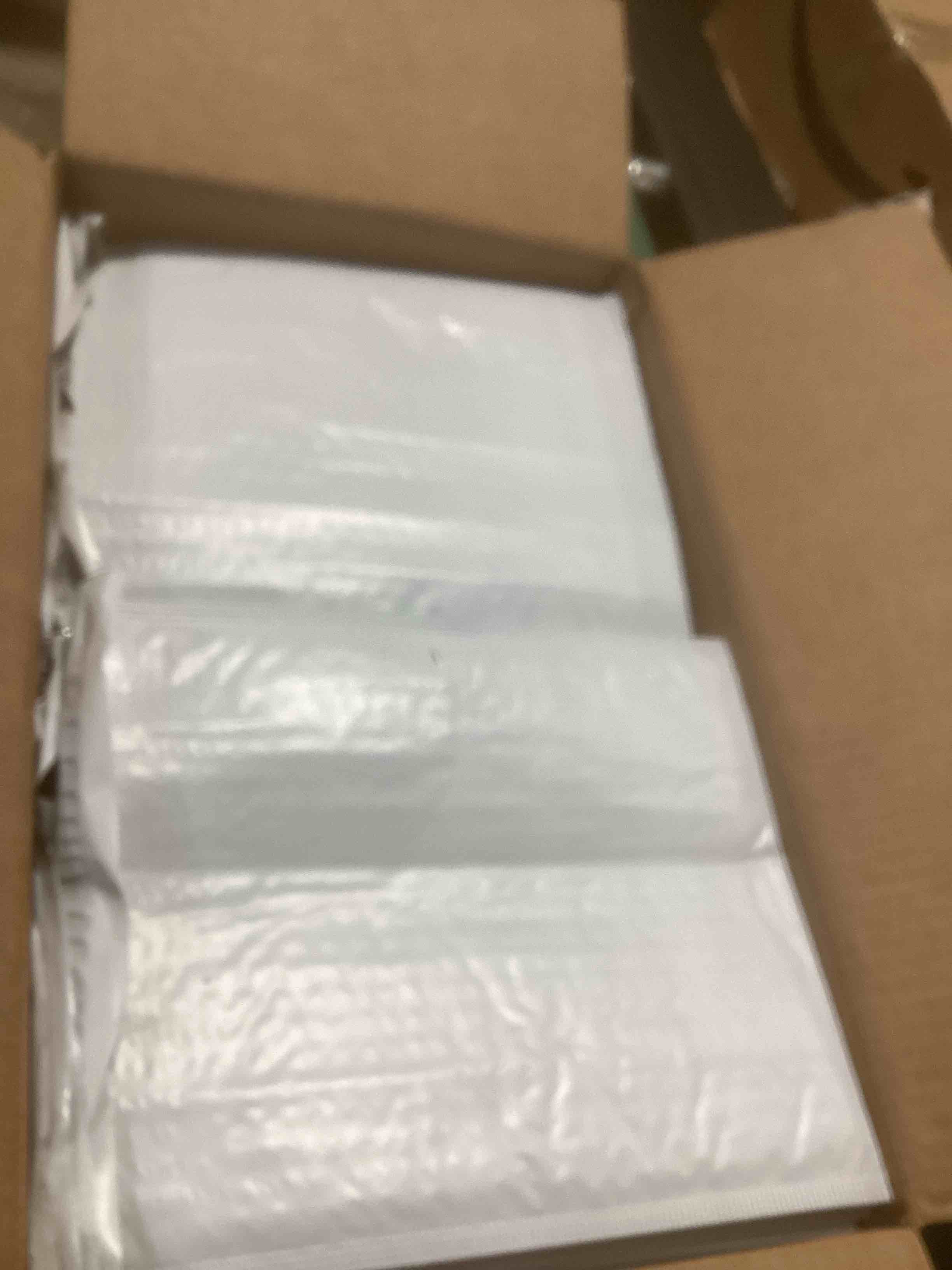 Condition photo showing Good Condition for Amazon Basics Poly Bubble Mailer, 8.5" x 12" (Internal Size 8.25" x 11"), Self-Seal, 100-Pack, White/Grey 8.5" x 12" 100