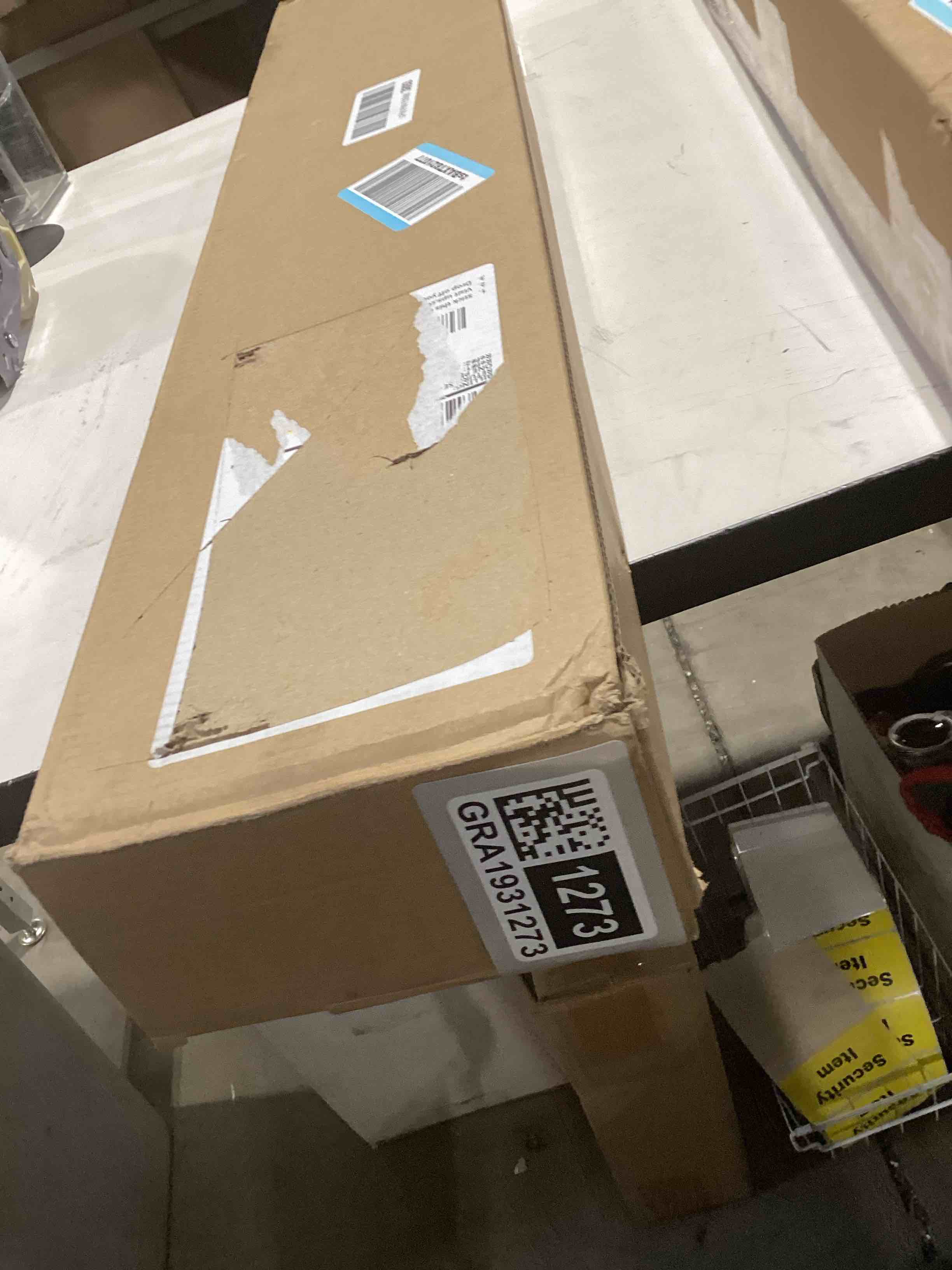 Condition photo showing Good Condition for Rear Tailgate Power Lift Support Liftgate Hatch Shock Strut Electric Trunk Power Liftgate Actuator (for Toyota Highlander 21-23, 30.7"x6.3"x3.35") 30.7"x6.3"x3.35" for Toyota Highlander 21-23