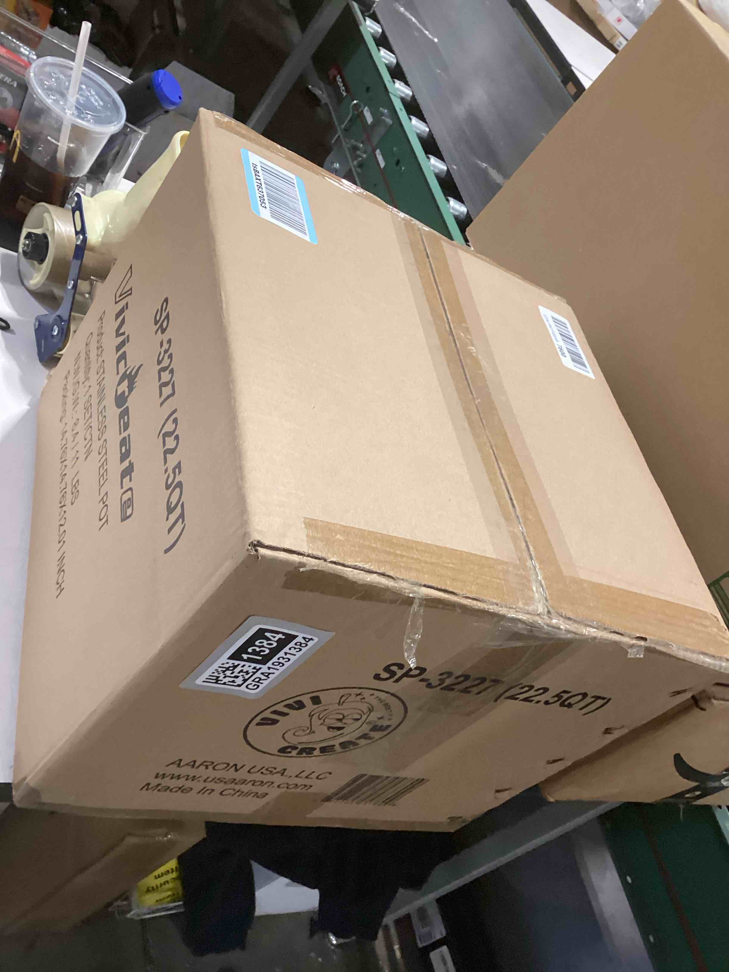 Condition photo showing Good Condition for Vivicreate Stainless Steel Stock Pot with Lid for Induction Cooking Boiling Pasta Stew Soup Large Capacity Cookware with Handles for Kitchen Spaghetti Olla Olla de Acero Inoxidable (22.5 QT) 22.5 Quarts