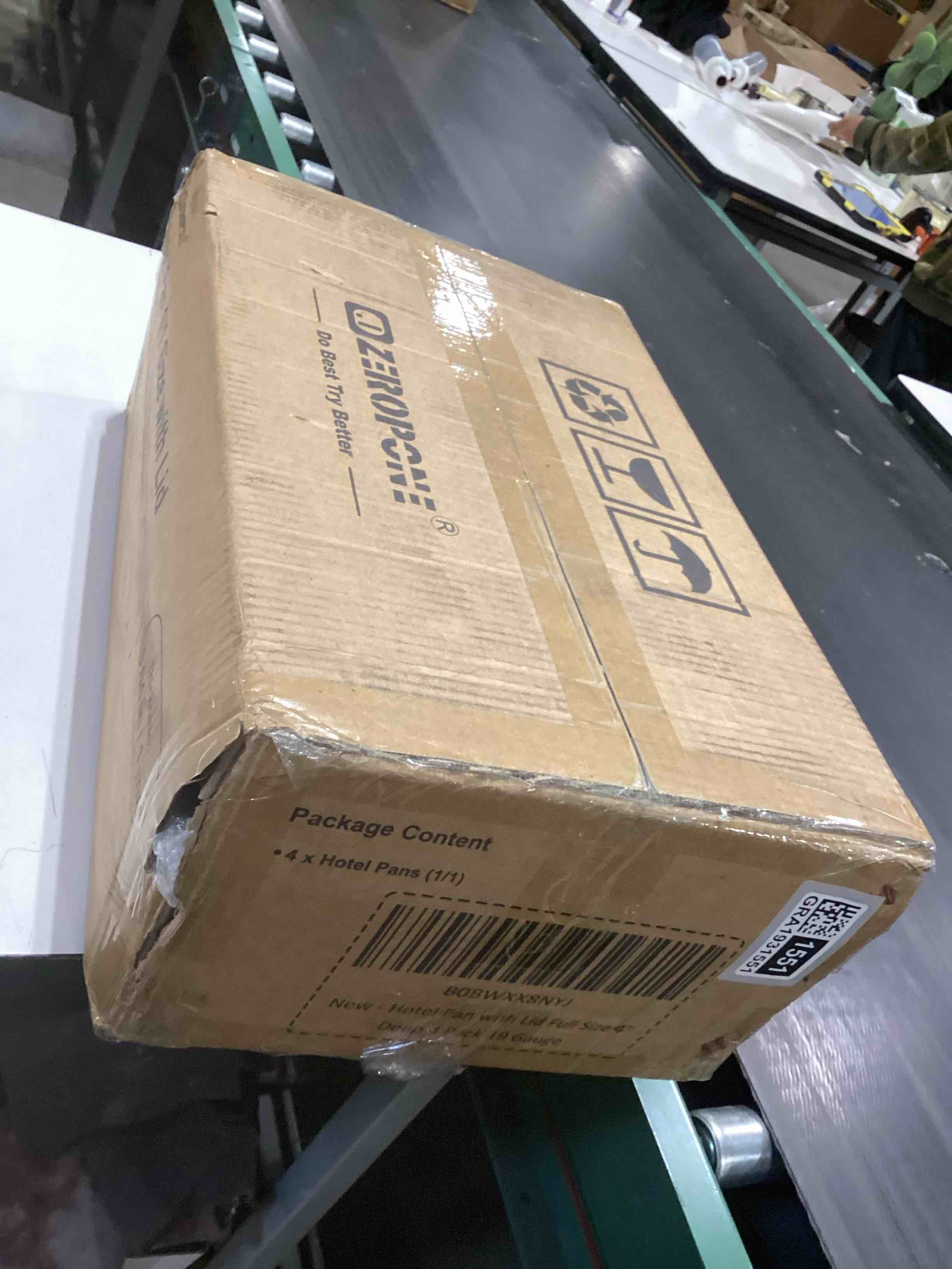 Condition photo showing Good Condition for 4 Pack Hotel Pans with Lids, 1/1 Full Size 4" Deep Steam Table Pan, 19 Gauge Thickened Stainless Steel Anti Jam Steam Pan, Commercial Food Storage Containers 1/1 Size 4" Deep 4 Pack?Thickened?