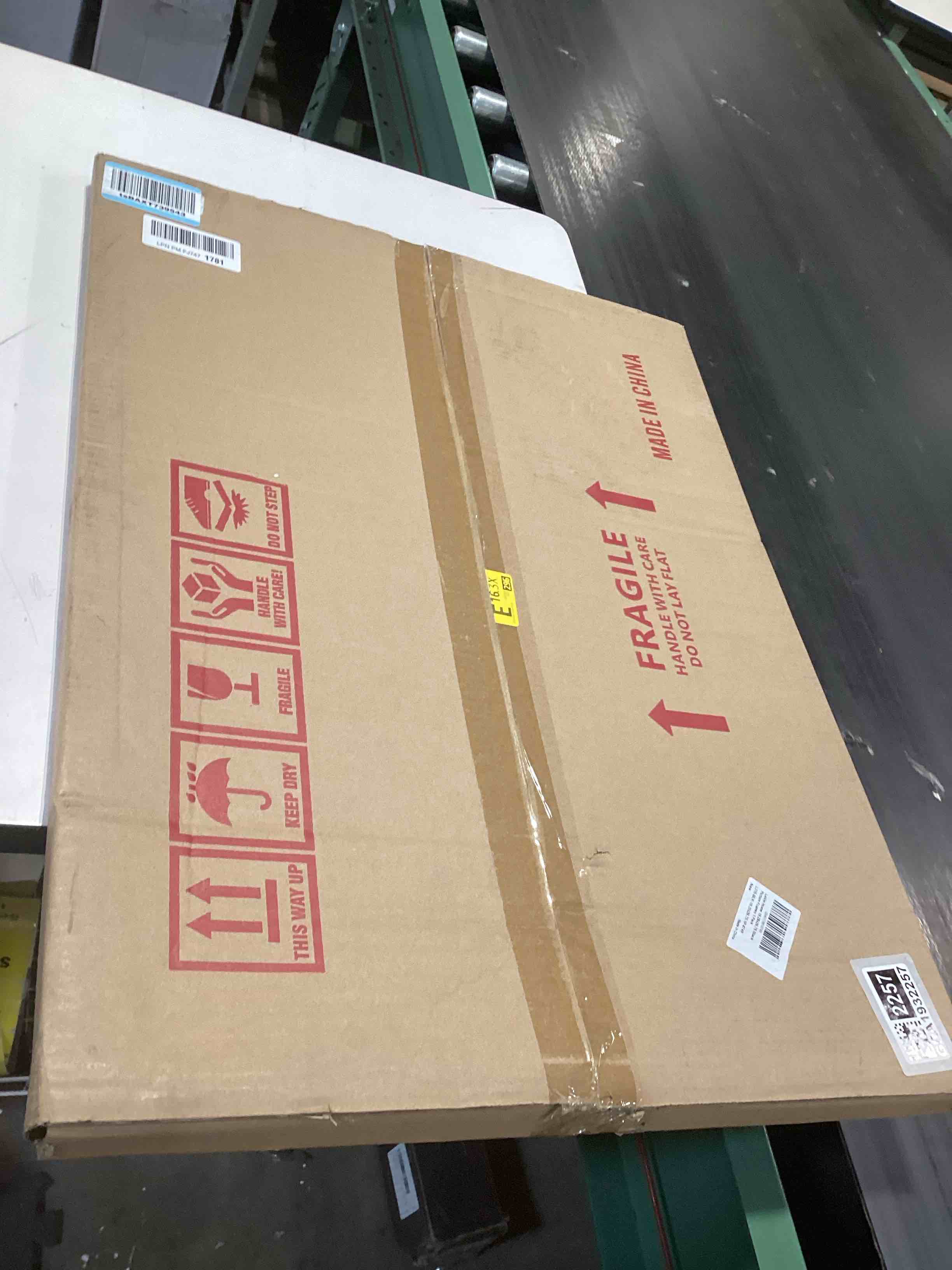 Condition photo showing Good Condition for LaVie Home 19.25x26.75 Picture Frame Black, Puzzles Frame for Wall Decoration, Classic Black Minimalist Style Suitable for Decorating Houses, Offices, Hotels, Puzzles Posters Photos or Artwork?1 Pack? 19.25x26.75 Black