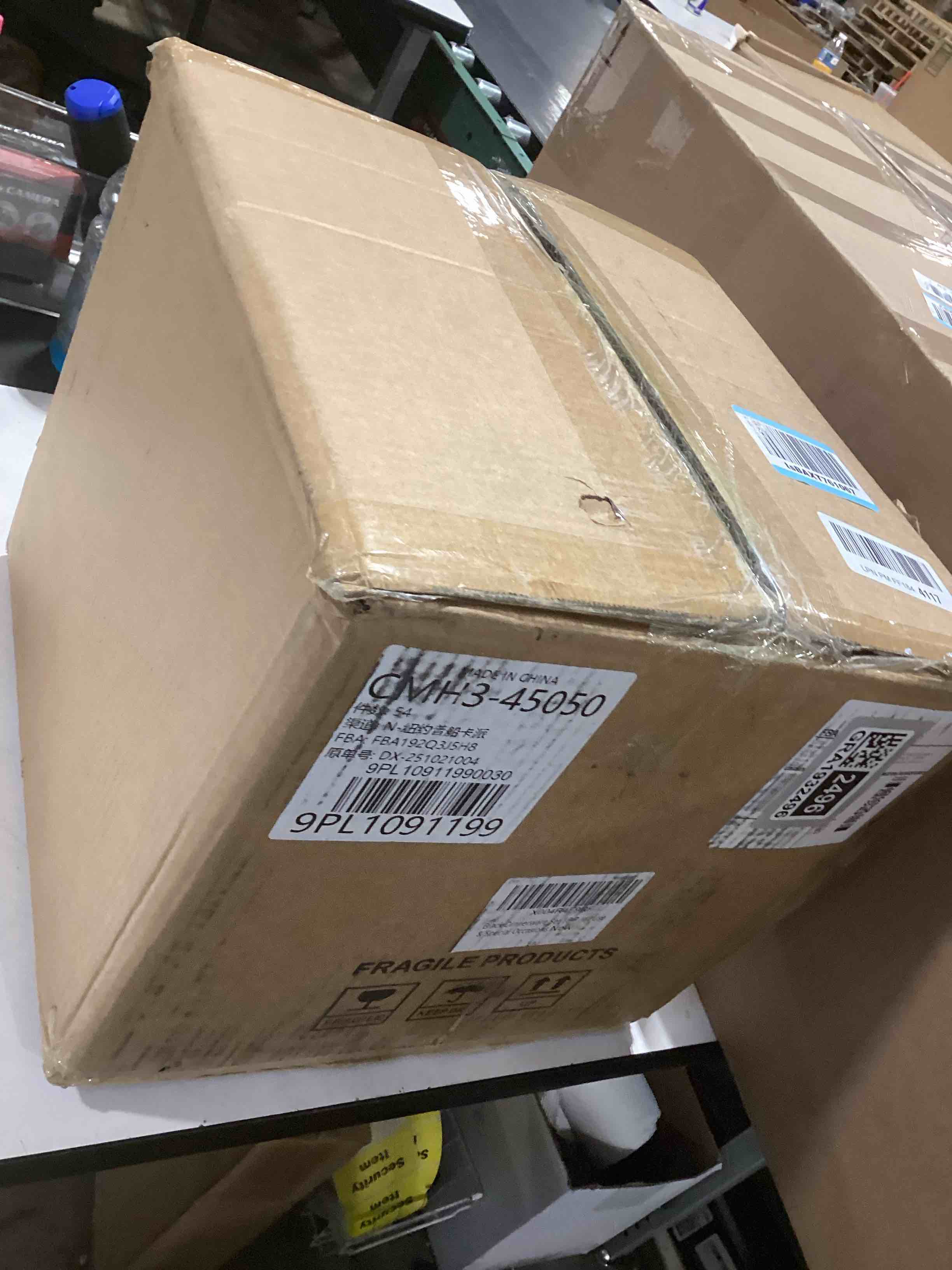 Condition photo showing Good Condition for 16 Pieces Ceramic Dinnerware set,Plates and Bowls Sets for 4,Black Dinnerware Set for Kitchen, Modern Design Plate Sets with Black Rim, Microwave and Dishwasher Safe