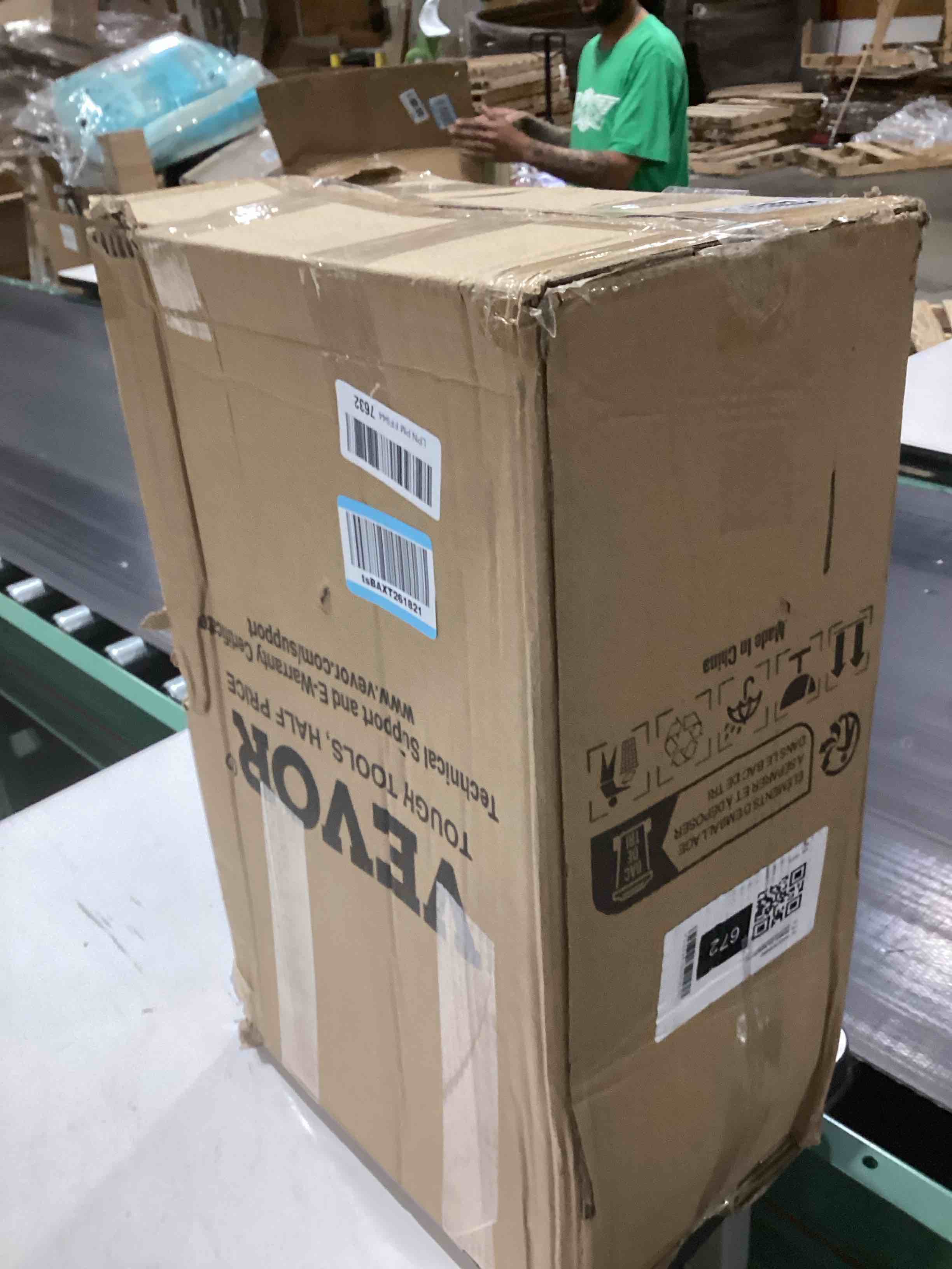 Condition photo showing As Is for VEVOR Rice Storage Container, 3.5Gal/15Lx2 + 4.5Gal/20Lx2 Large Dog Food Dispenser Bin, Kitchen Ingredient Grain Cereal Bin, Pet food Containers with Wheels, 4 Measuring Cups, Airtight Lid, 4 Pack 4.5 Gallon*2+3.5Gallon*2