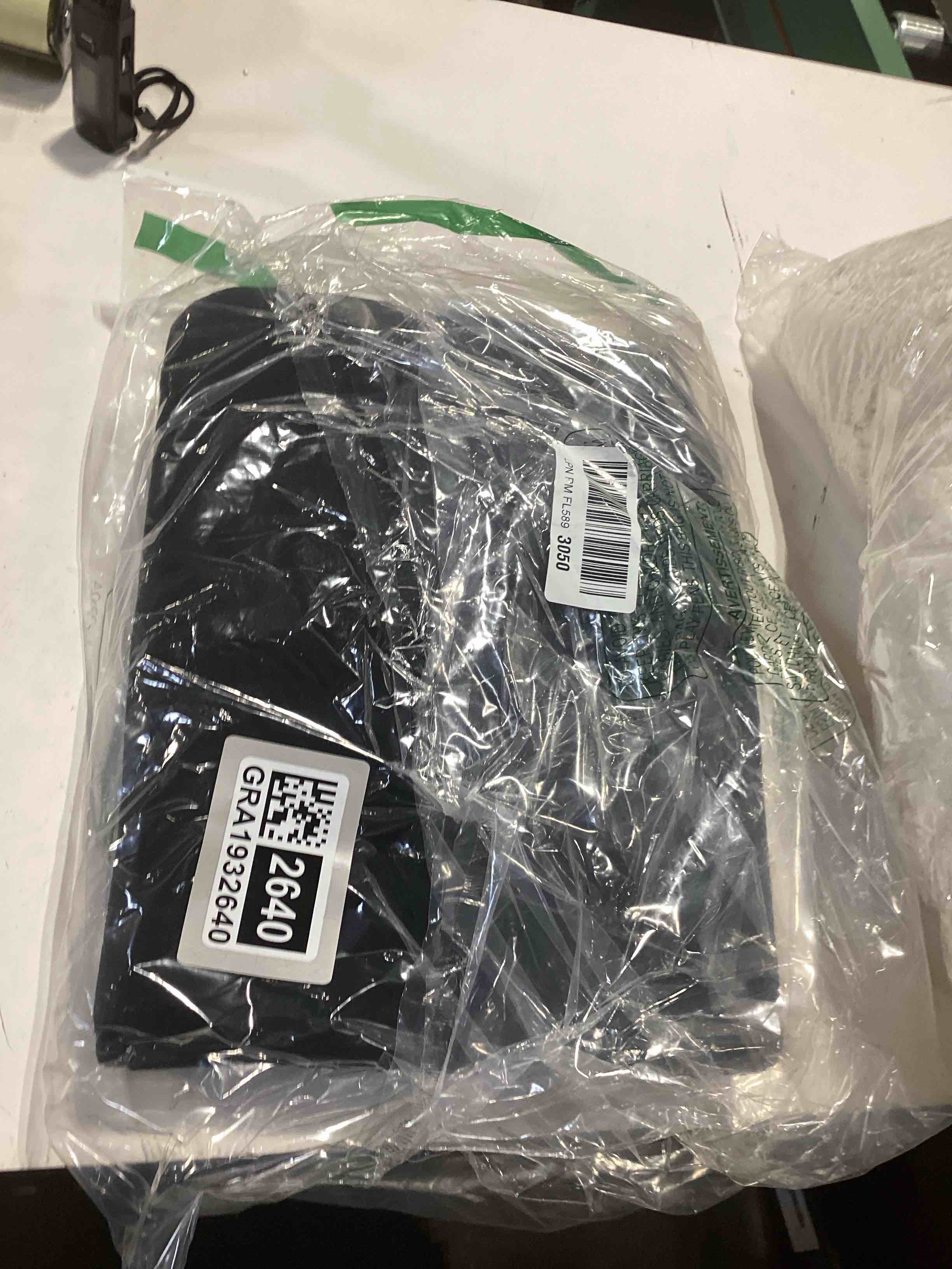 Condition photo showing Good Condition for Smiry Memory Foam Bath Mat 30x20, Extra Soft and Absorbent Bathroom Mats, Non Slip Washable Carpet for Floor, Shower and Tub, Black Black Rectangular 30" x 20"