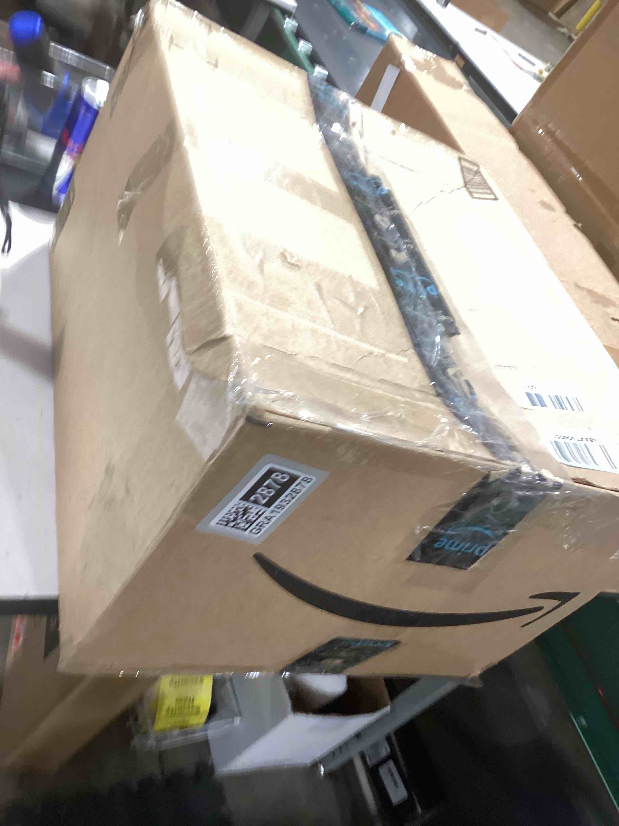 Condition photo showing Good Condition for HoneiLife Bedspread Set - California King Quilt, 3-Piece Microfiber Bedspread Set, Green & White Floral Pattern, Extra Large 120x120 Bedding for All Seasons California King-120"x 120" Green & White