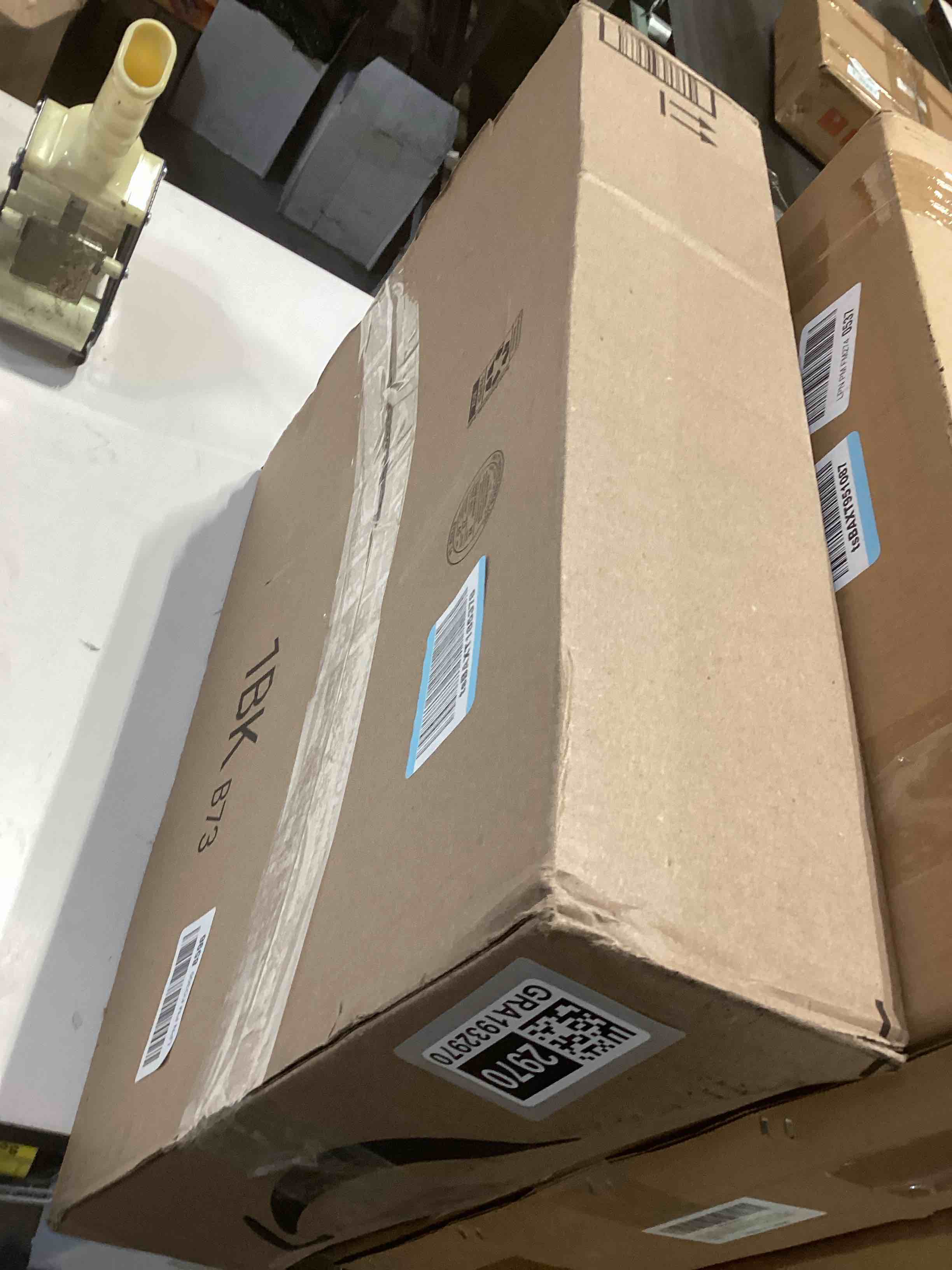 Condition photo showing Good Condition for KOHLER 4636-RL-0 Cachet ReadyLatch Elongated Toilet Seat Slow Close, Soft Close Toilet Seat Quiet Lid, Contoured Grip-Tight Bumpers Installation Hardware, Apartment Essentials, White White Elongated Ready Latch