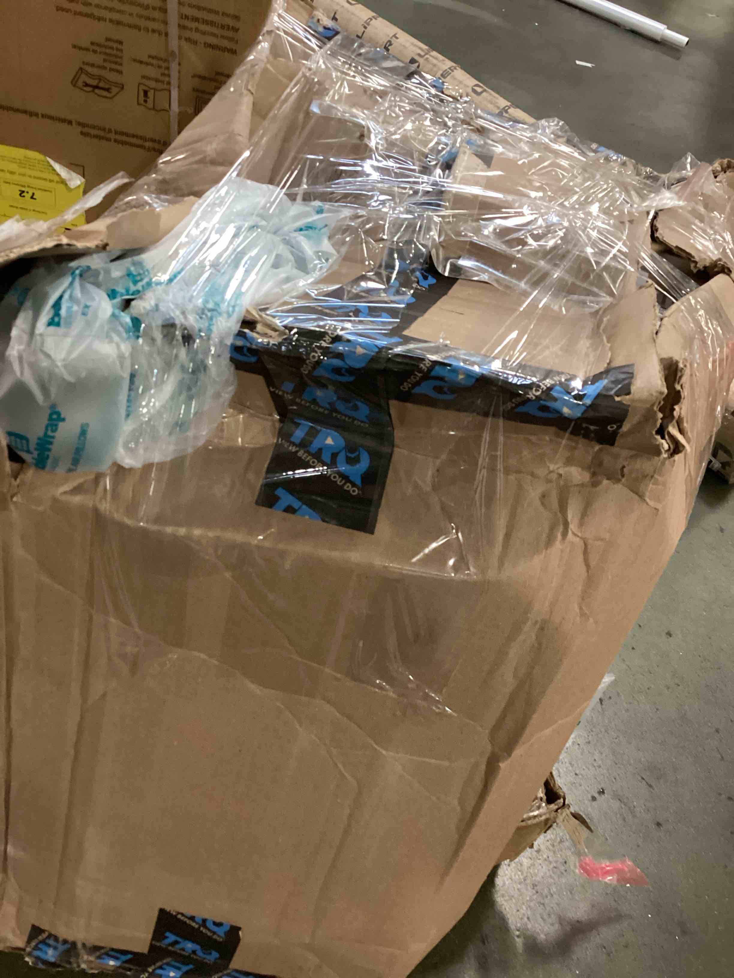 https://s3.amazonaws.com/lotting-images-prod/bidfta/GRA1939097_1747403198185.jpeg