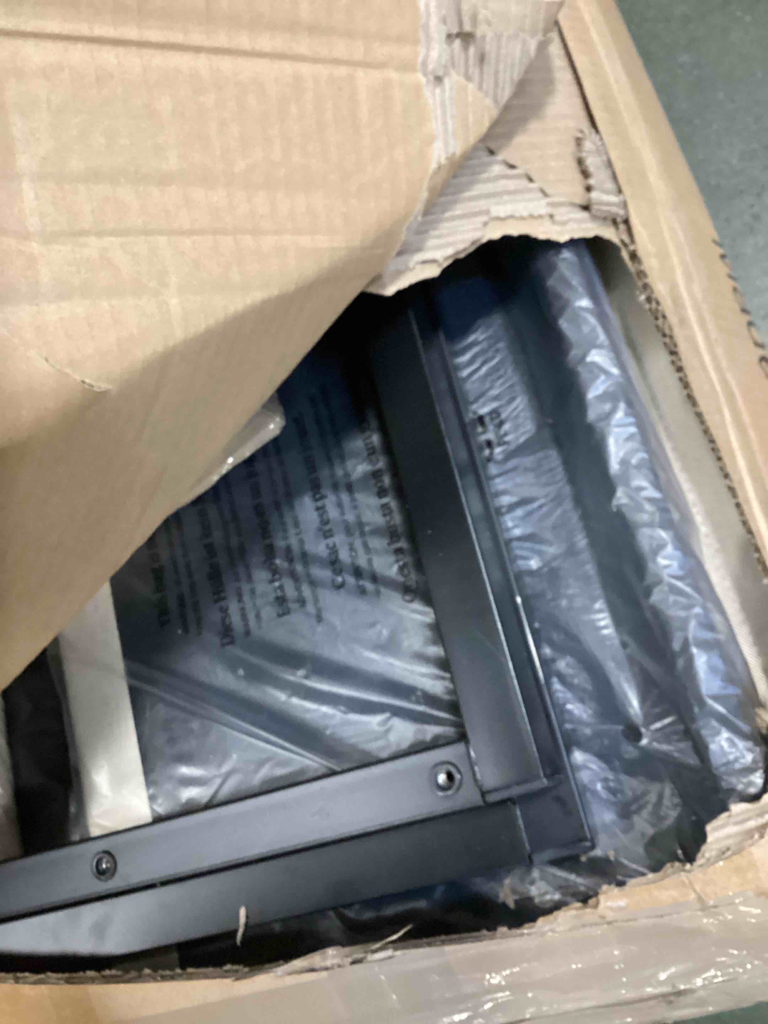 https://s3.amazonaws.com/lotting-images-prod/bidfta/GRA1939865_1748543423524.jpeg