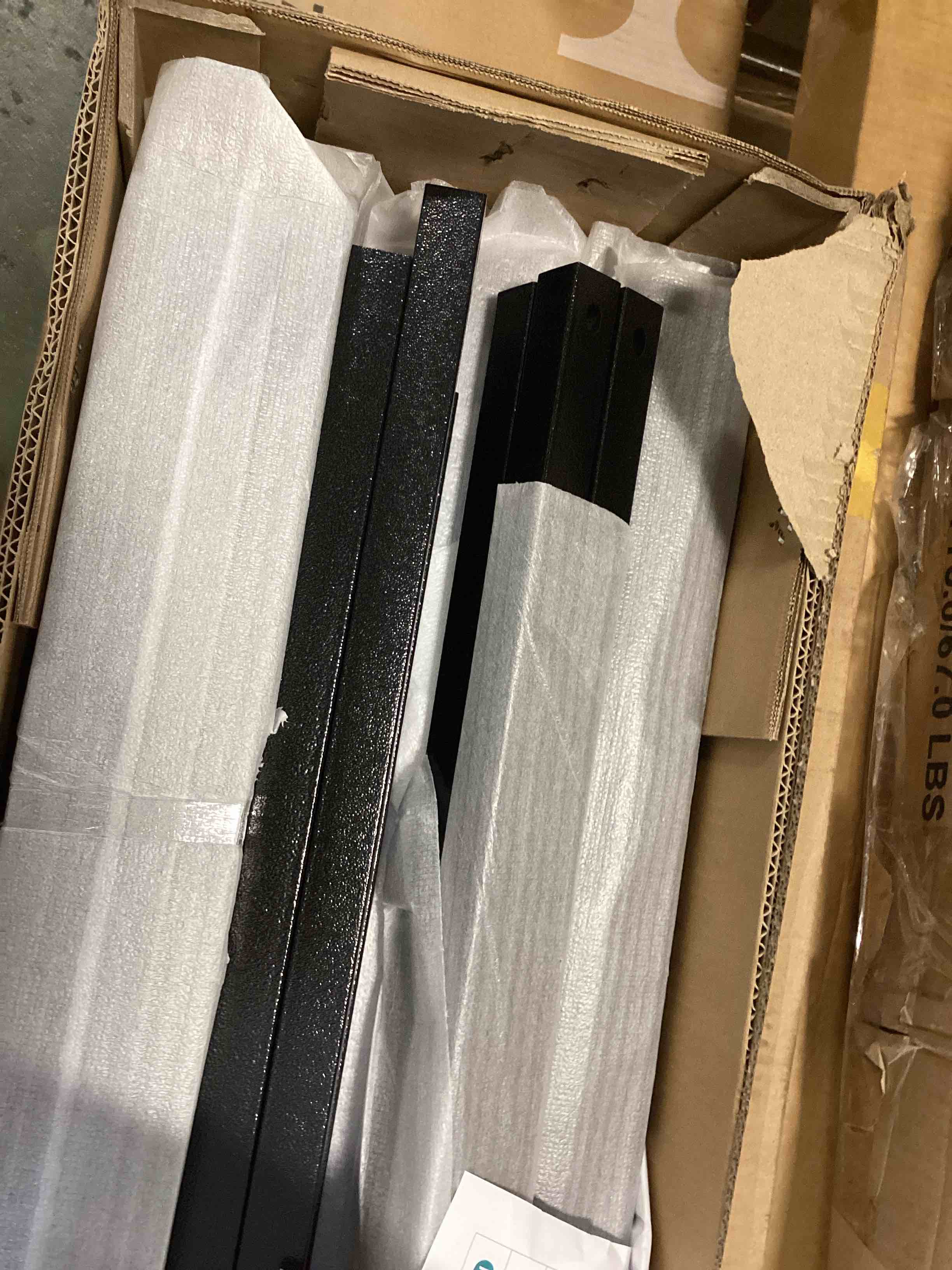 https://s3.amazonaws.com/lotting-images-prod/bidfta/GRA1940854_1749494504053.jpeg