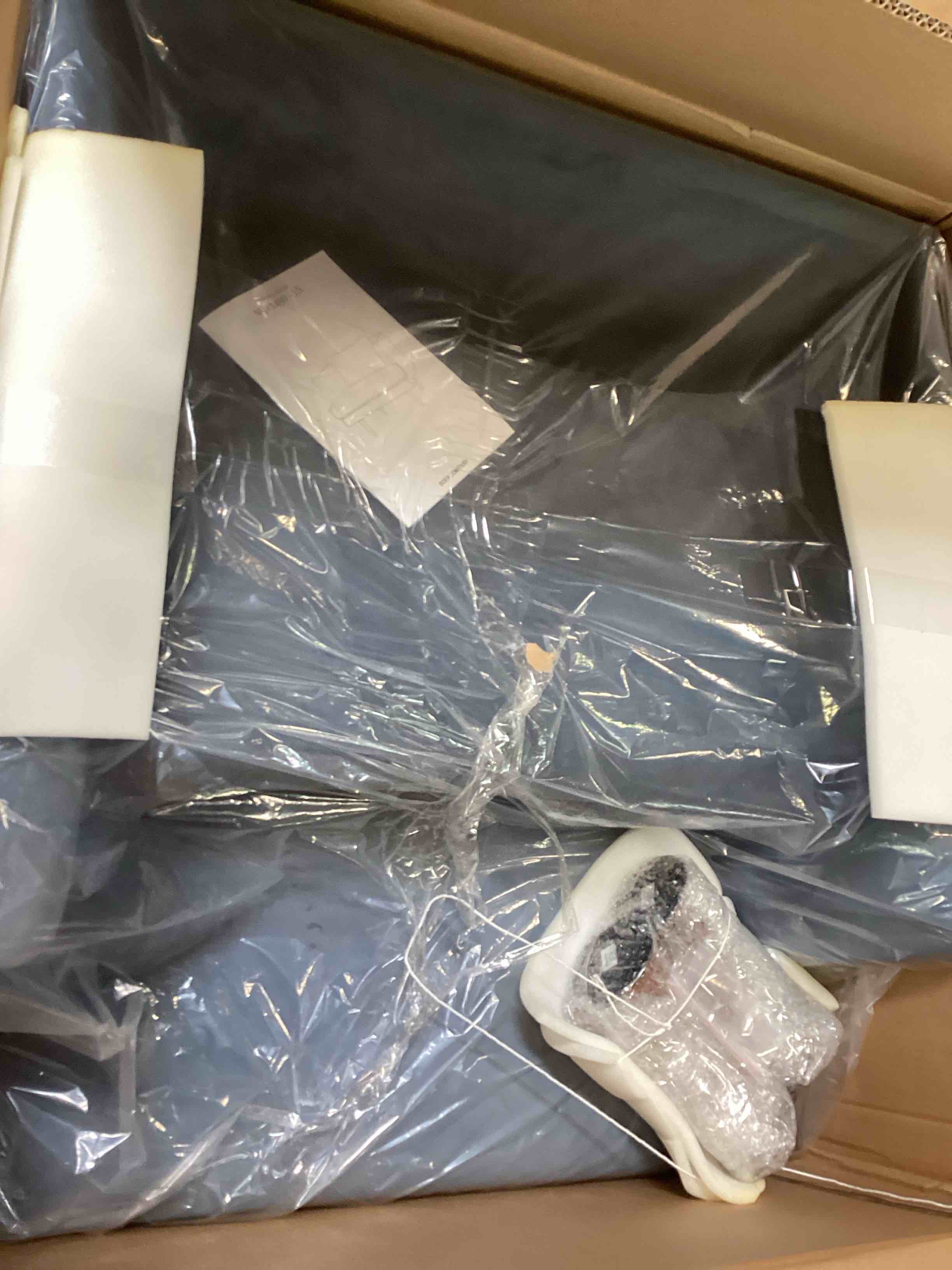 https://s3.amazonaws.com/lotting-images-prod/bidfta/GRA1940952_1749578077666.jpeg