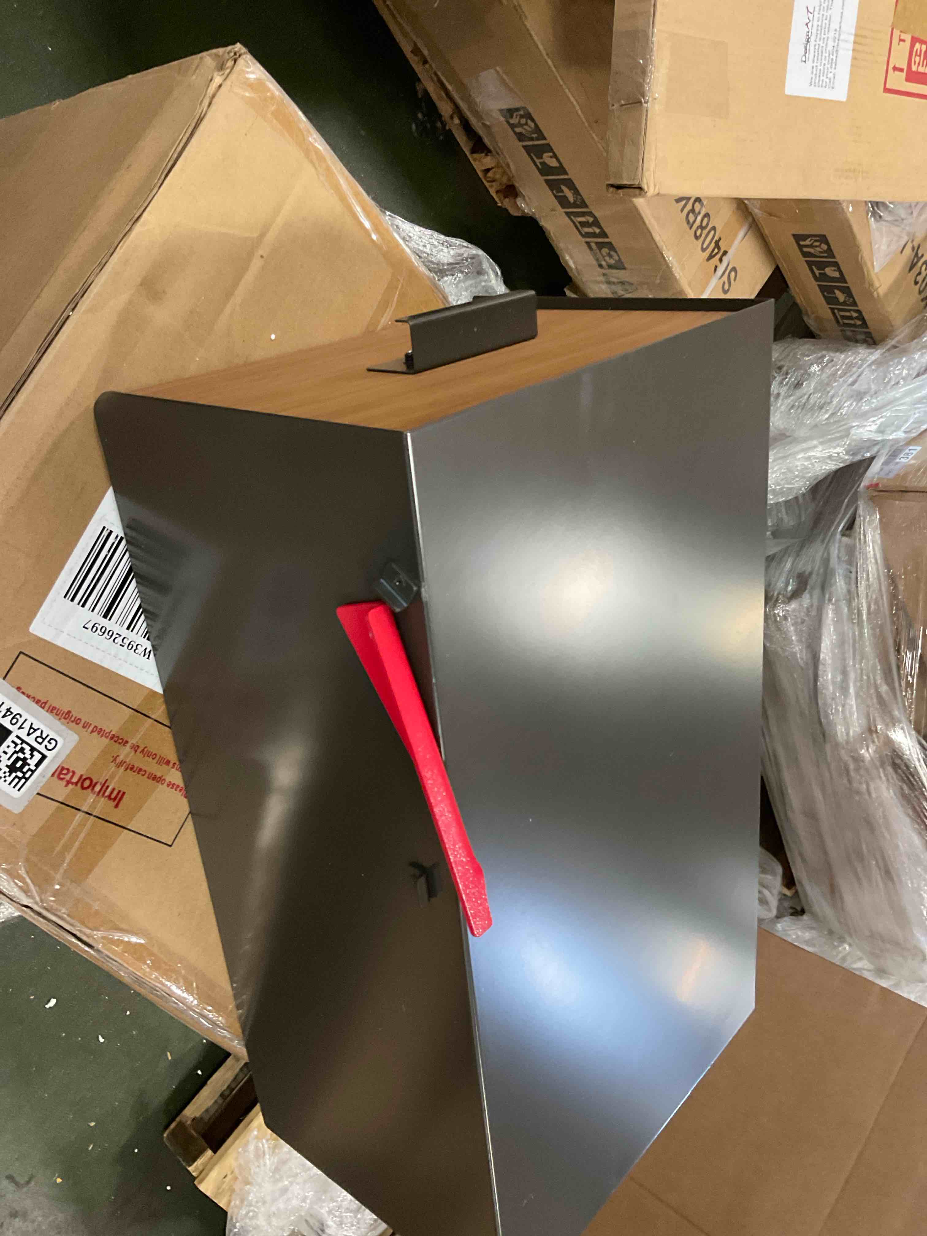 https://s3.amazonaws.com/lotting-images-prod/bidfta/GRA1941623_1750259616846.jpeg