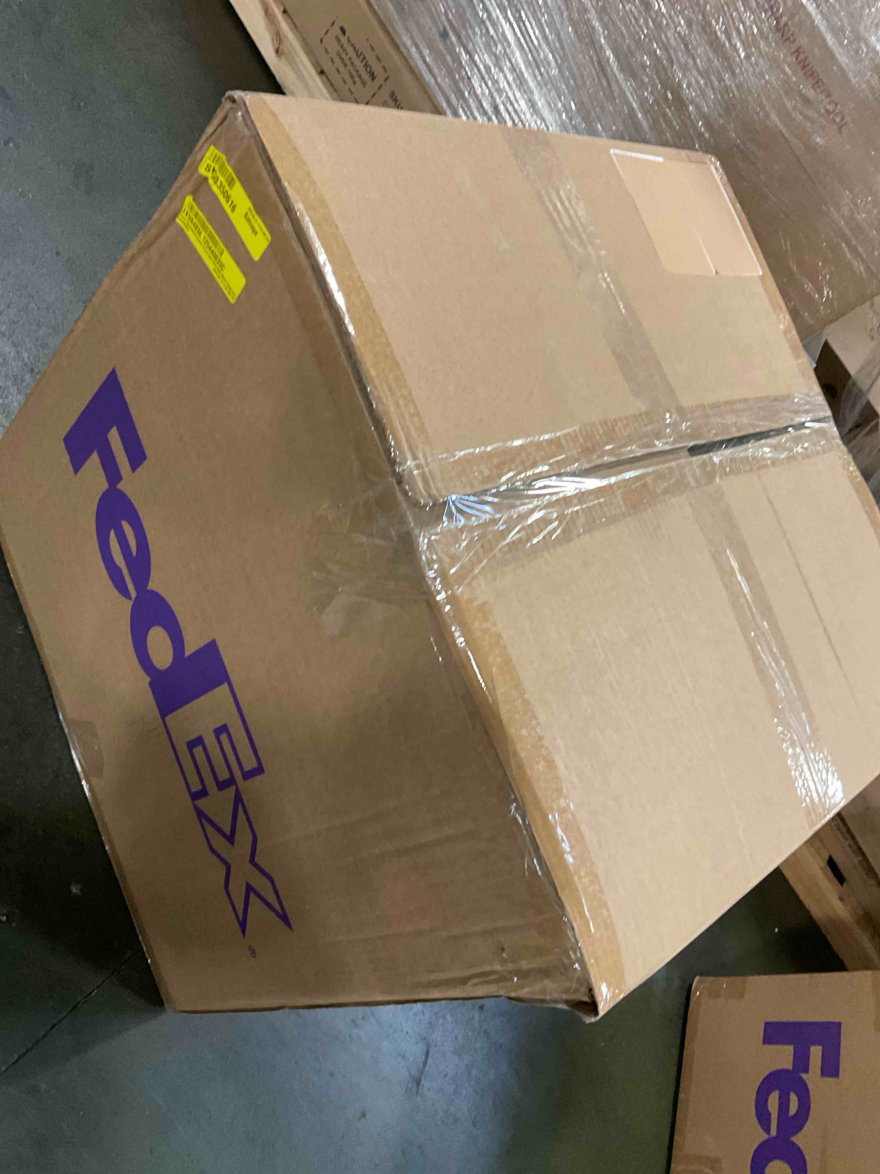 https://s3.amazonaws.com/lotting-images-prod/bidfta/GRA1941699_1750335318495.jpeg
