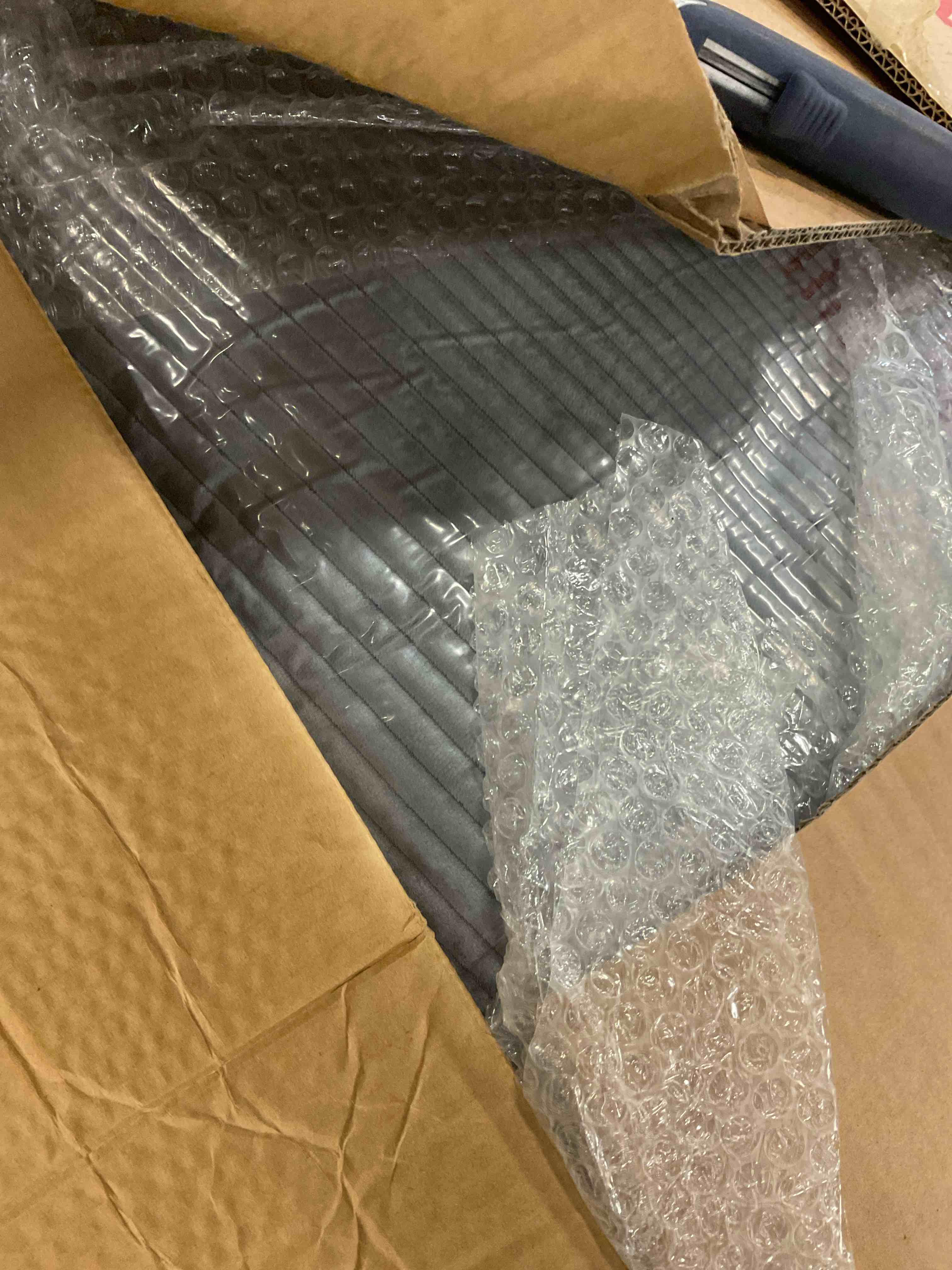 https://s3.amazonaws.com/lotting-images-prod/bidfta/GRA1941774_1750362849254.jpeg