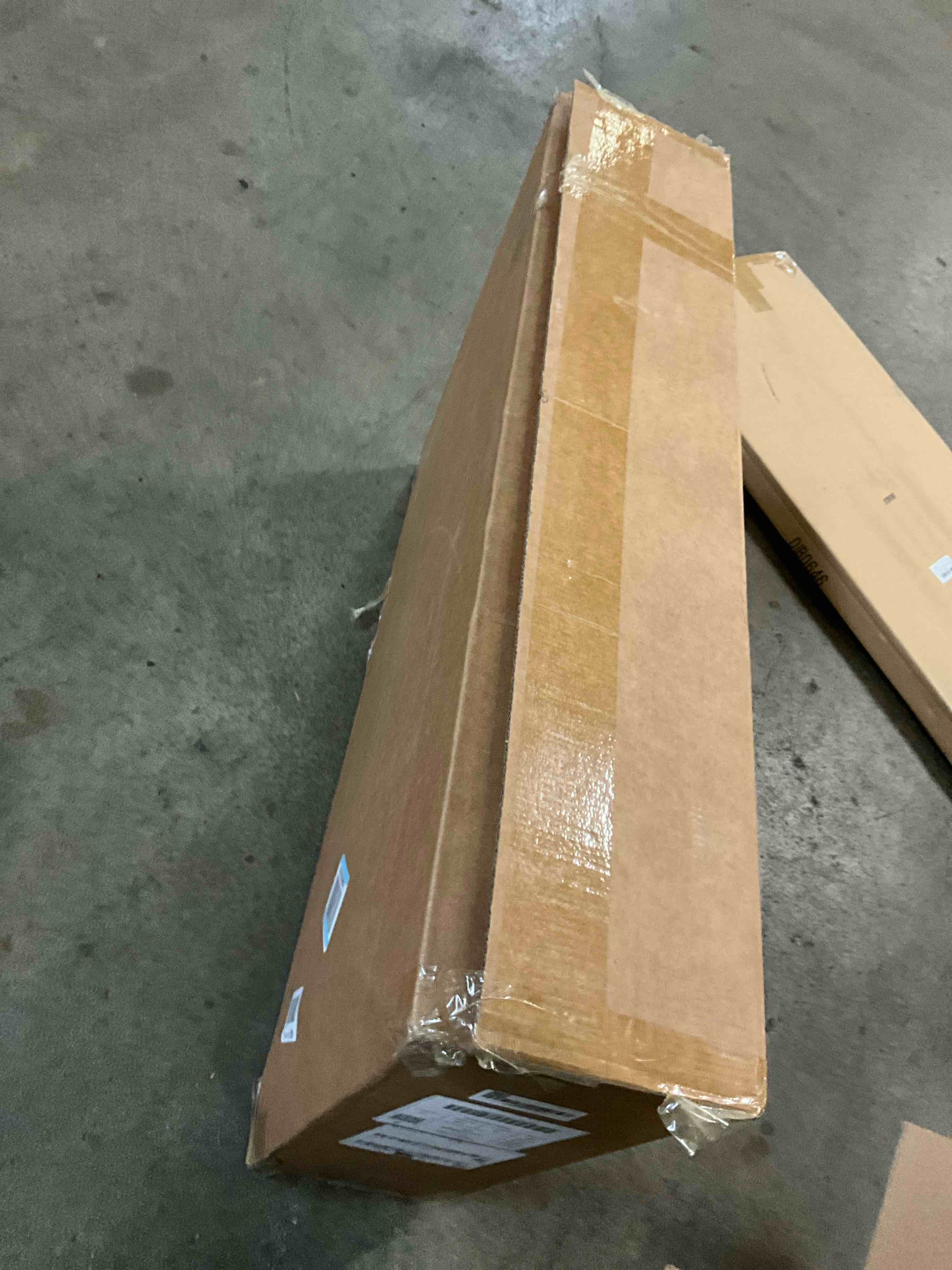 https://s3.amazonaws.com/lotting-images-prod/bidfta/GRA1957216_1745772175938.jpeg