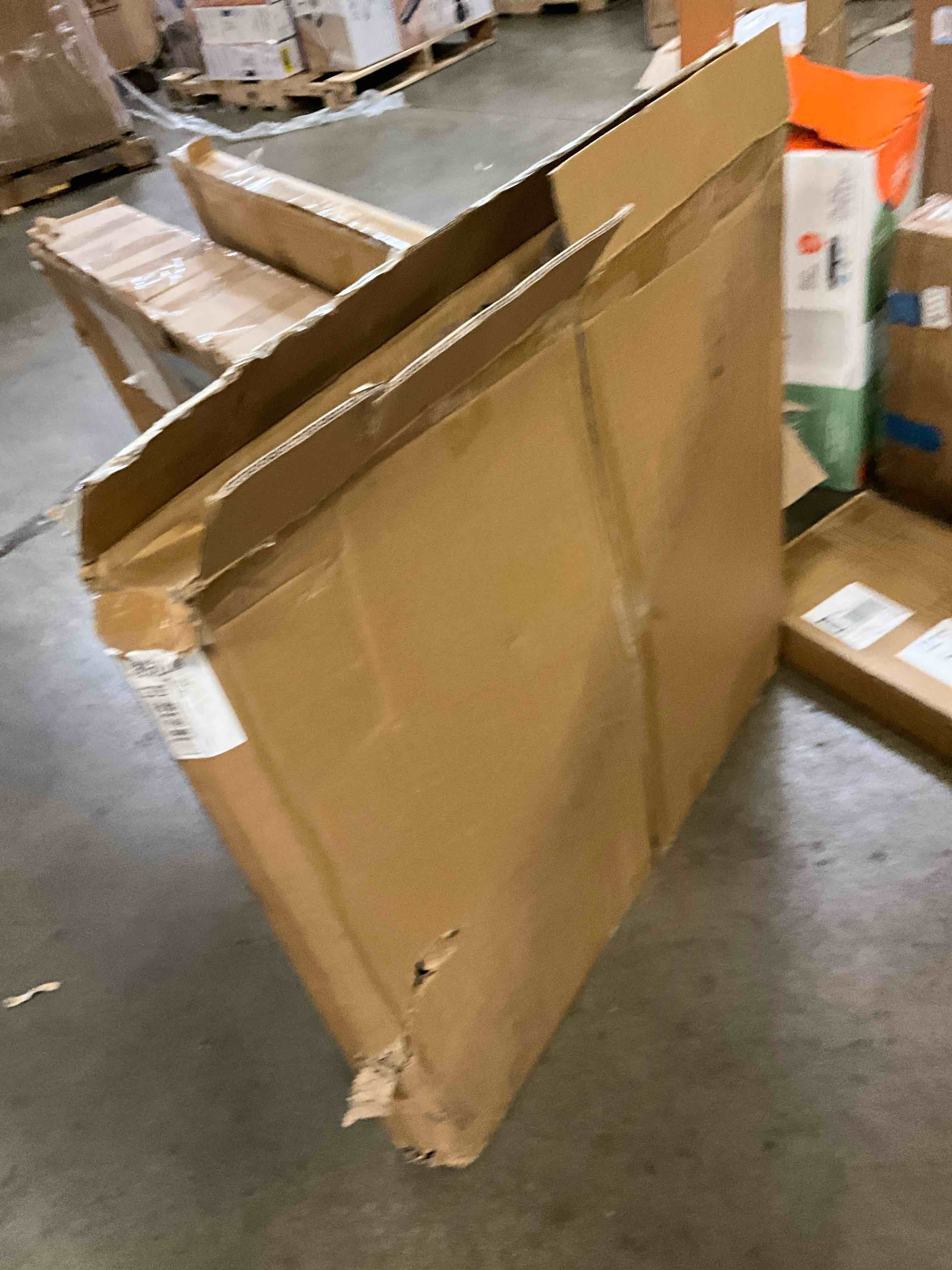 https://s3.amazonaws.com/lotting-images-prod/bidfta/GRA1957281_1745776107857.jpeg