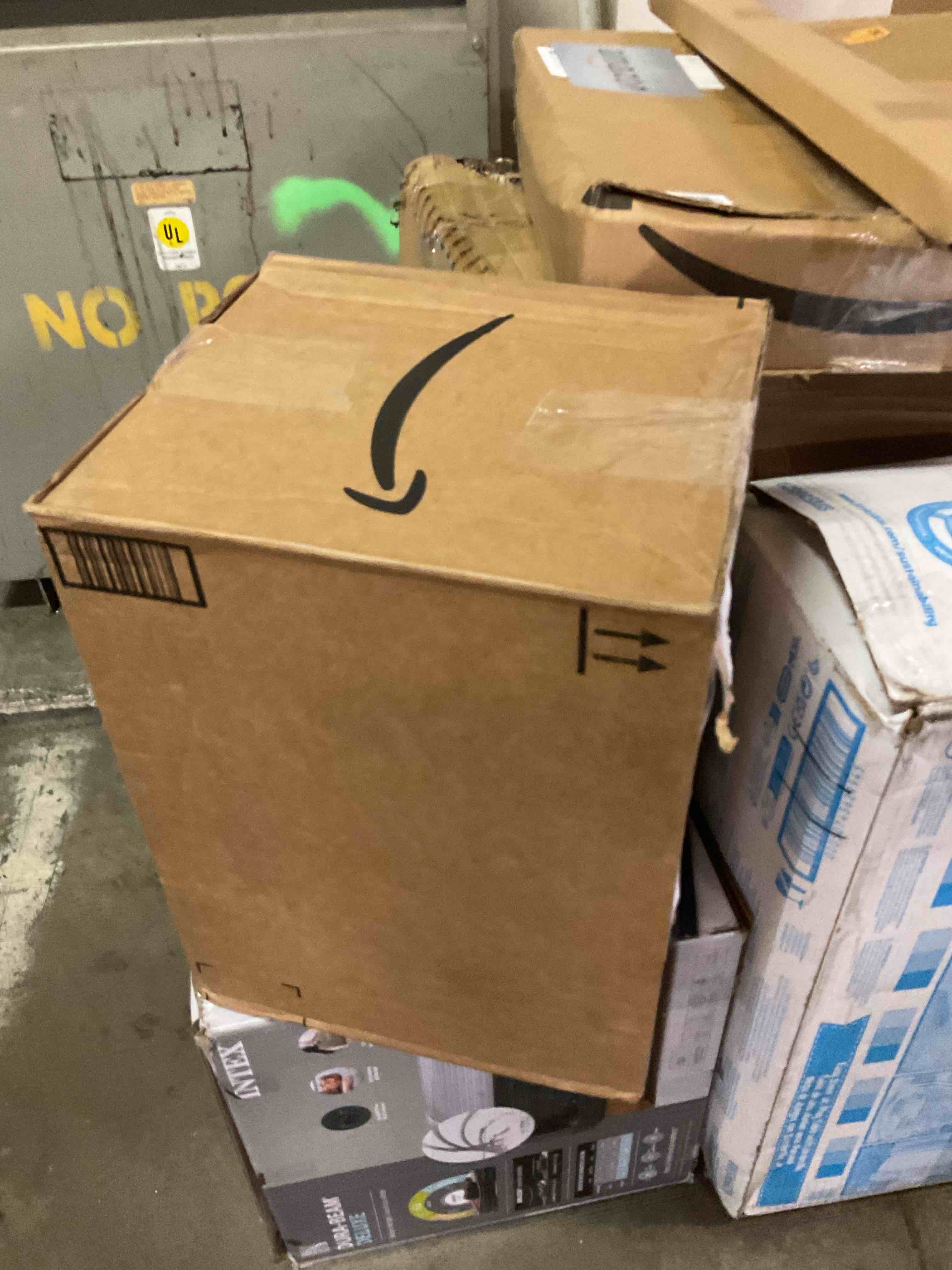 https://s3.amazonaws.com/lotting-images-prod/bidfta/GRA1957654_1747419193195.jpeg