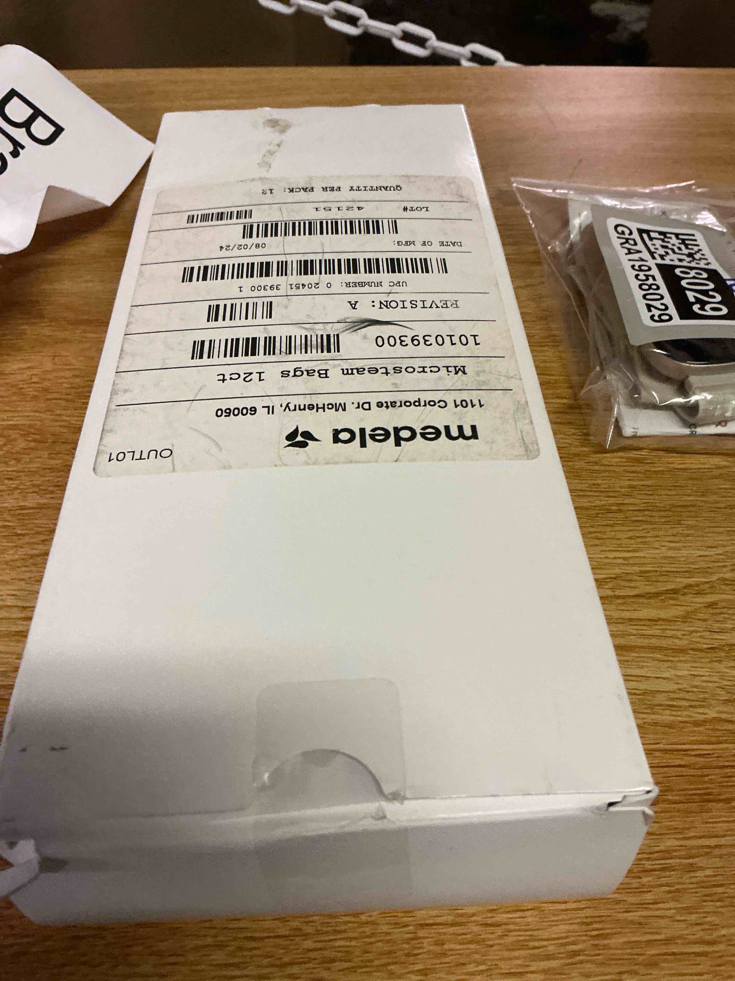 https://s3.amazonaws.com/lotting-images-prod/bidfta/GRA1958030_1748212528987.jpeg
