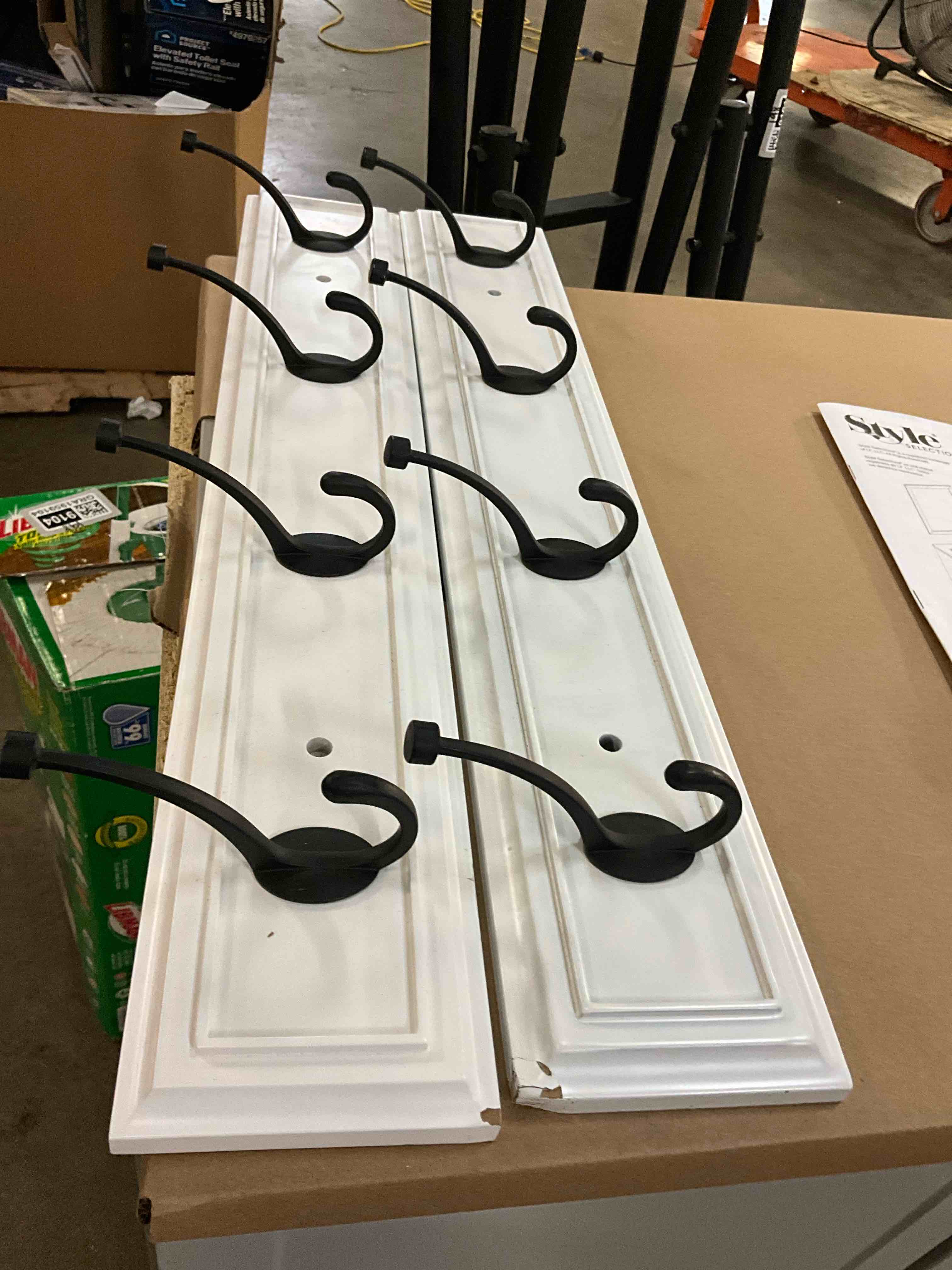 https://s3.amazonaws.com/lotting-images-prod/bidfta/GRA1959105_1752346112977.jpeg