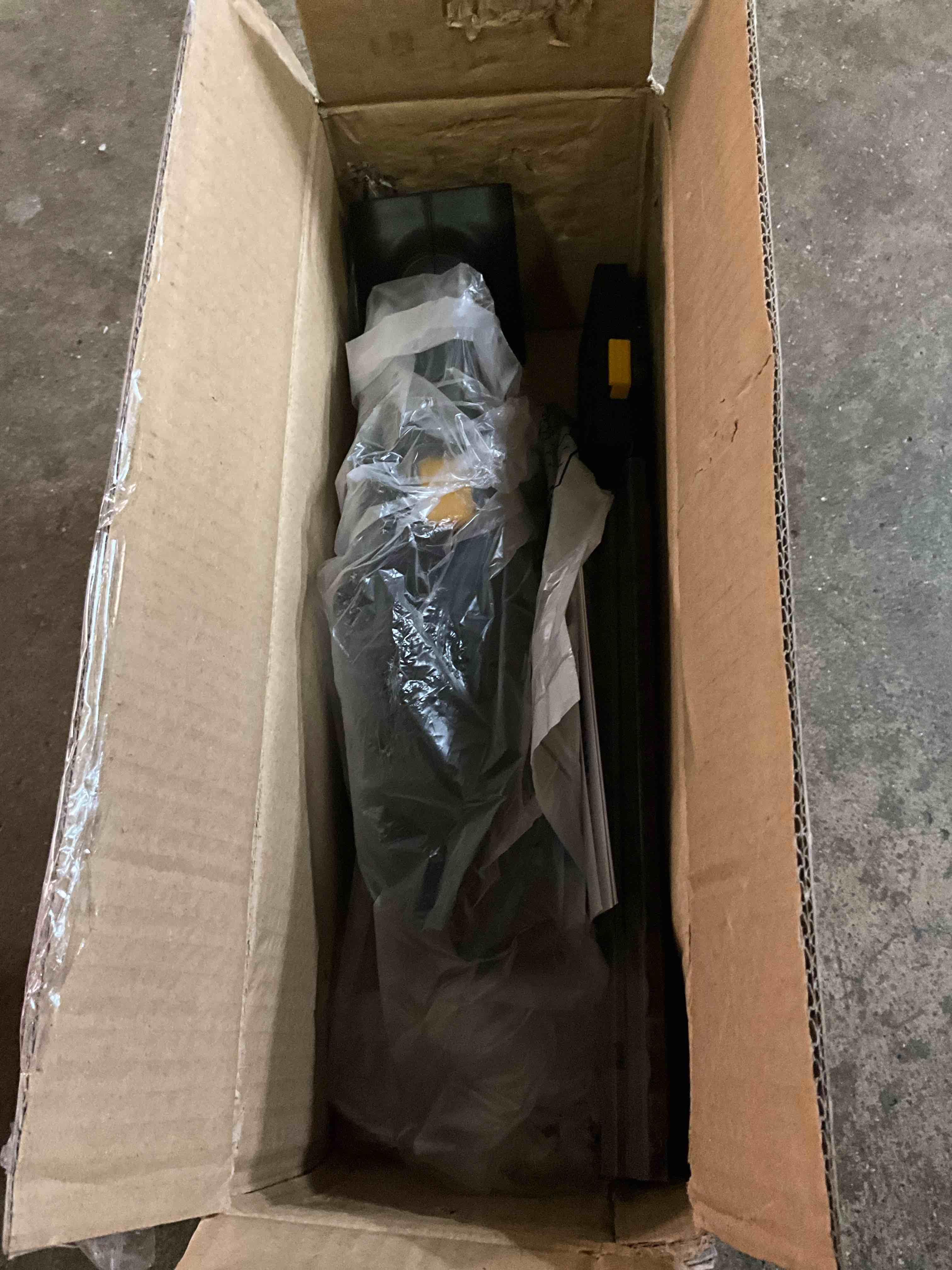 https://s3.amazonaws.com/lotting-images-prod/bidfta/GRA1959182_1752633838667.jpeg